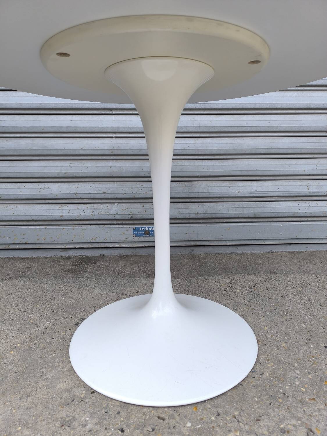 Knoll table by Eero Saarinen