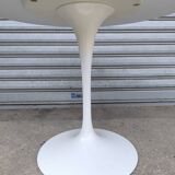 Knoll table by Eero Saarinen