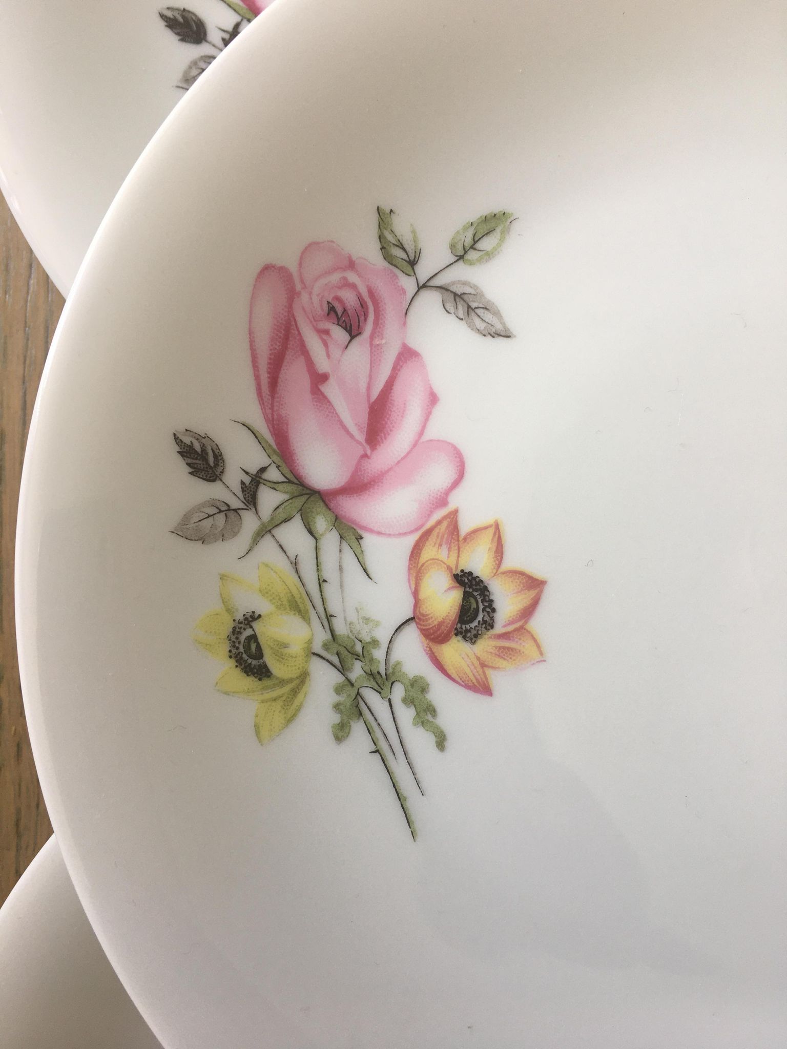 Assiettes à dessert vintage en porcelaine