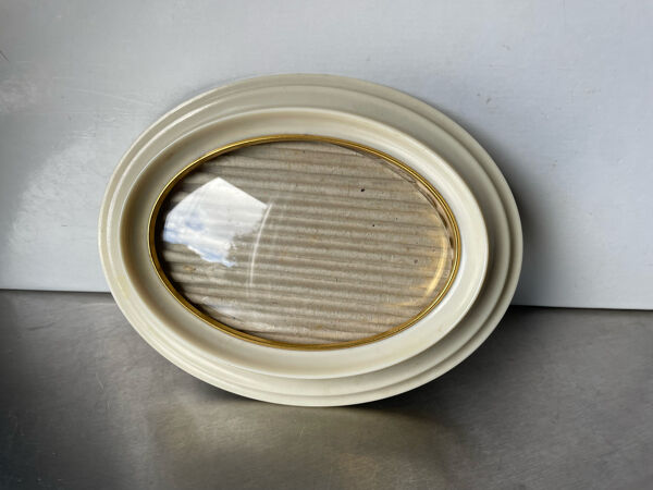 Cadre vintage ovale en bakélite 18 cm x 14 cm verre convexe