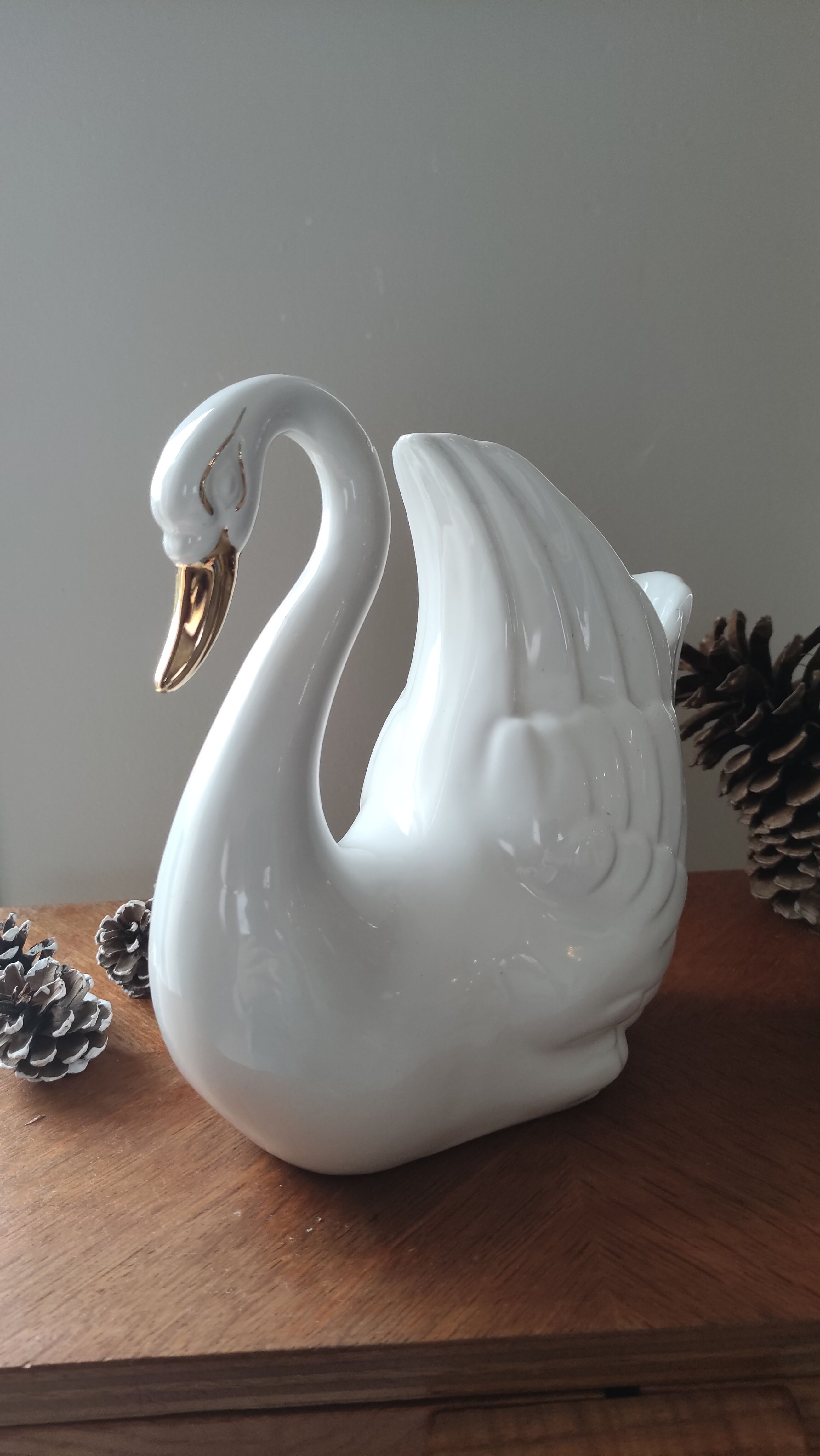 Vase or swan pot cover