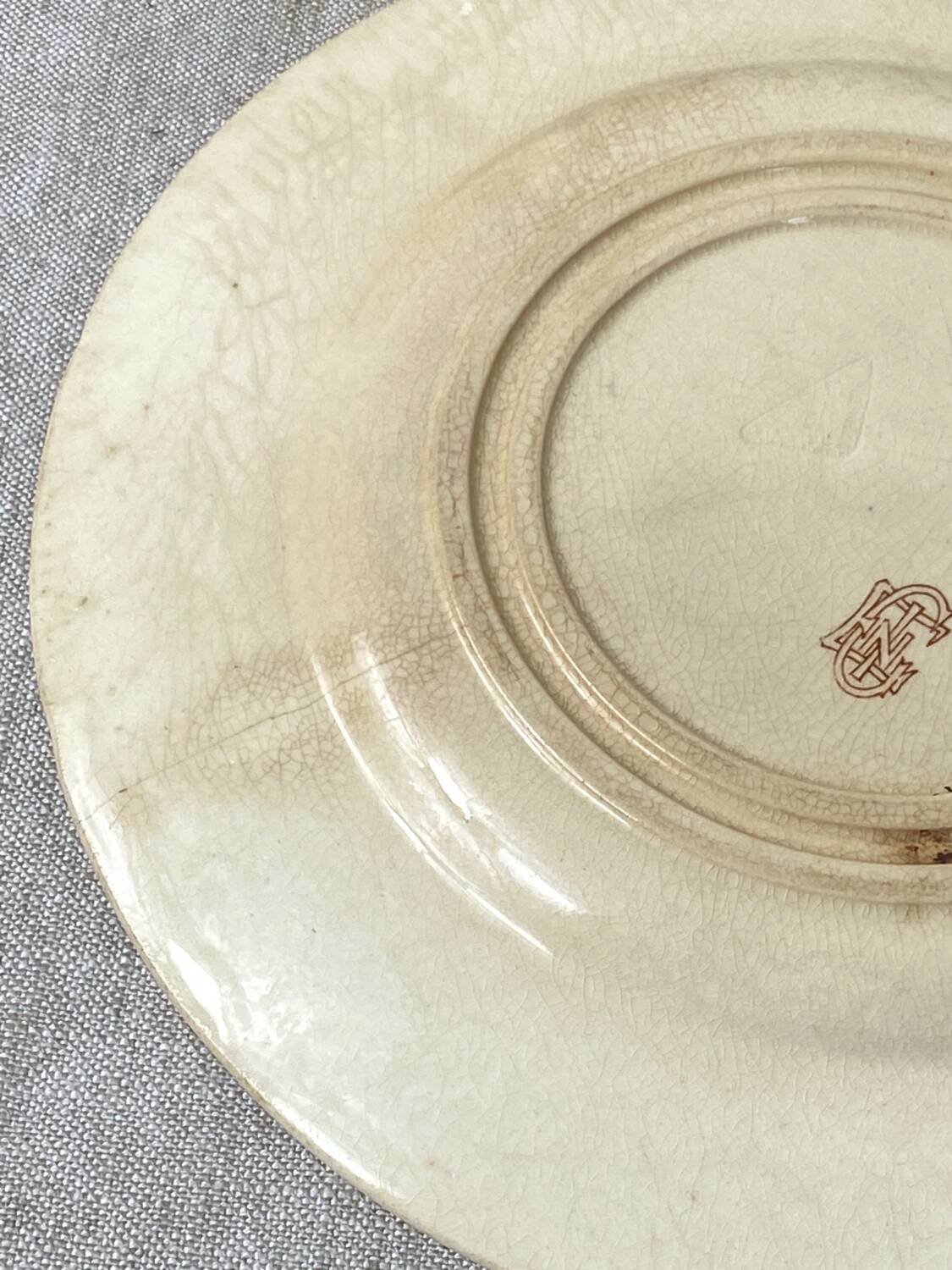 6 Gien ironstone plates