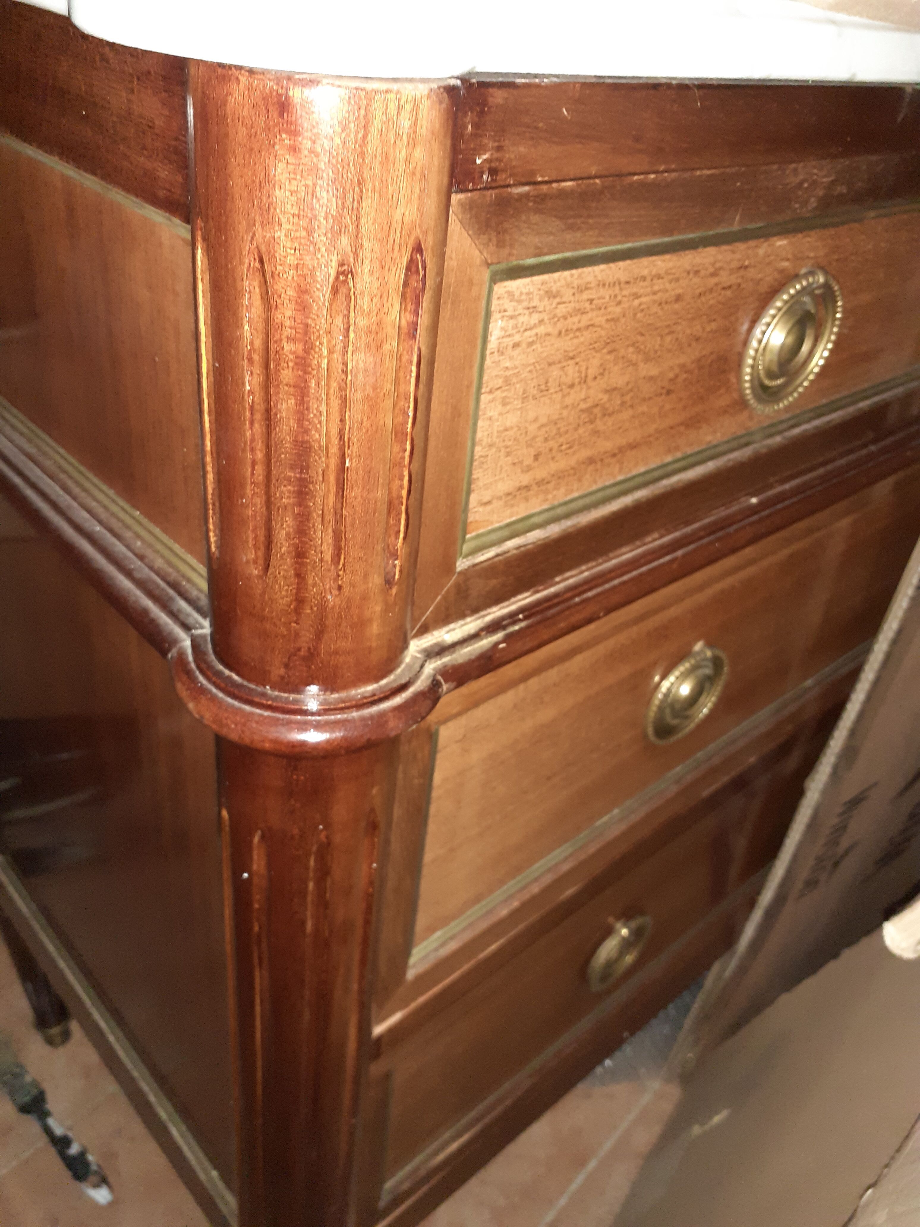 Dresser style Louis XVI