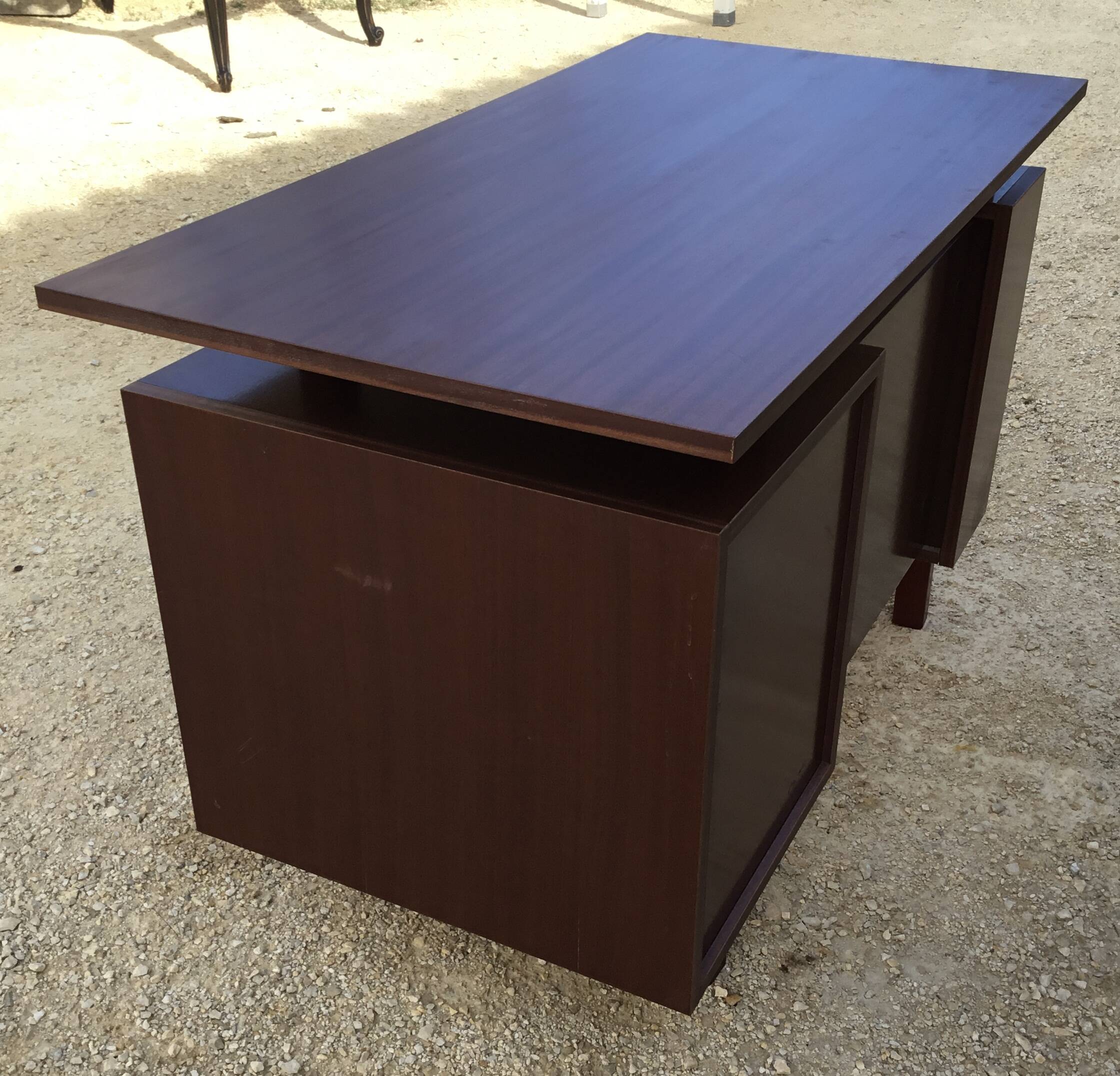 1980s mahogany veneered desk