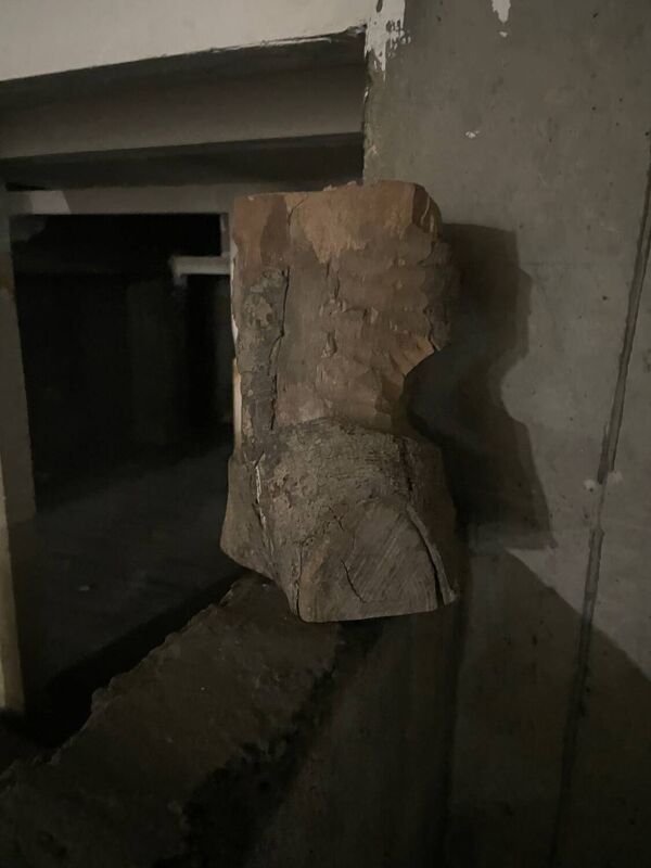 Paire de têtes primitive en bois sculpté art populaire rustique