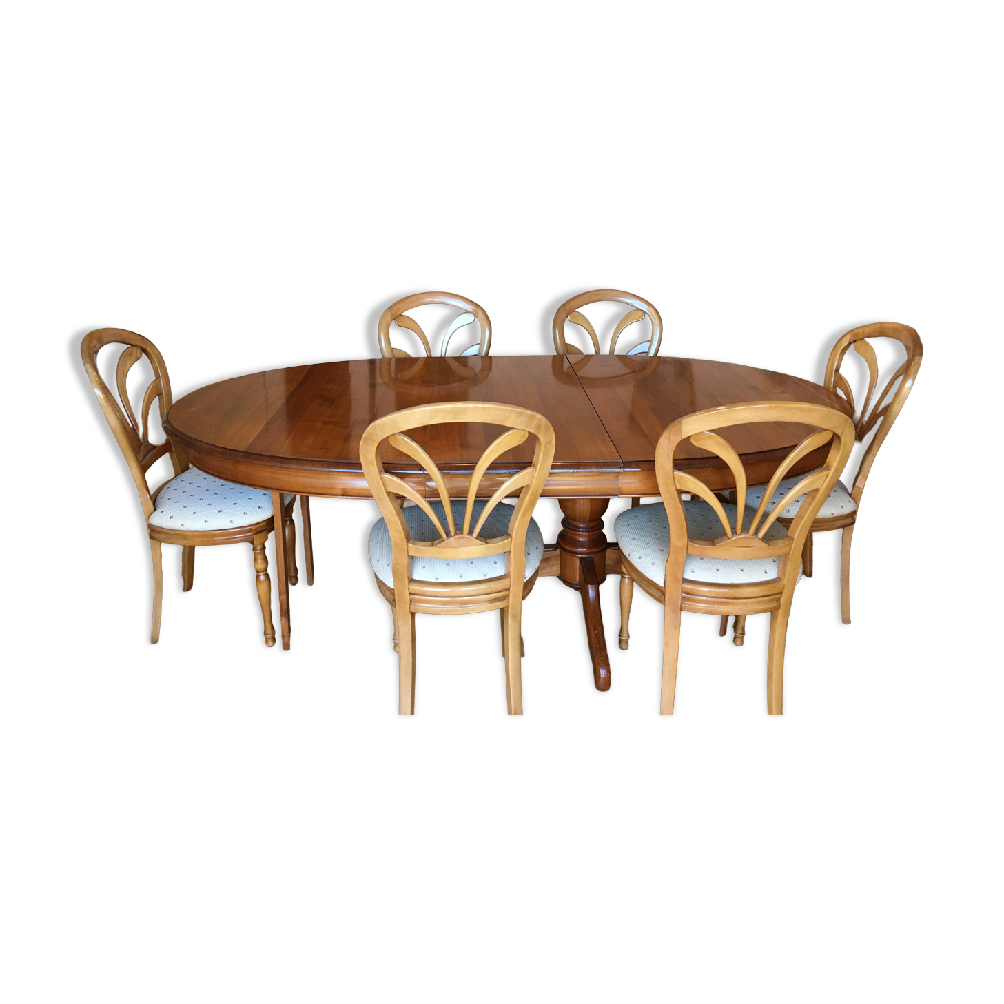 LOT of a table and 6 chairs