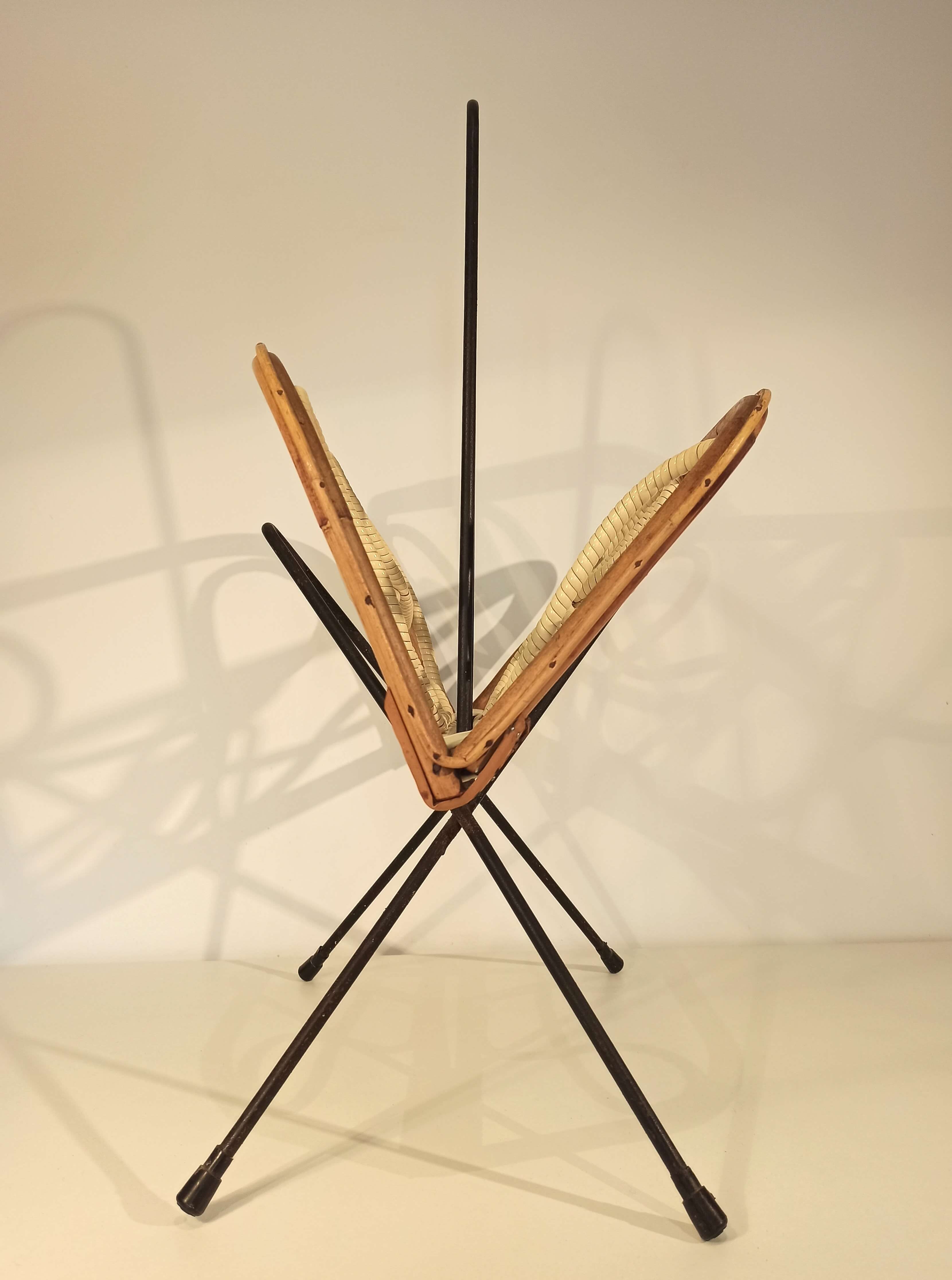 Porte vintage magazine rattan ratin white scoubidou and black metal trample