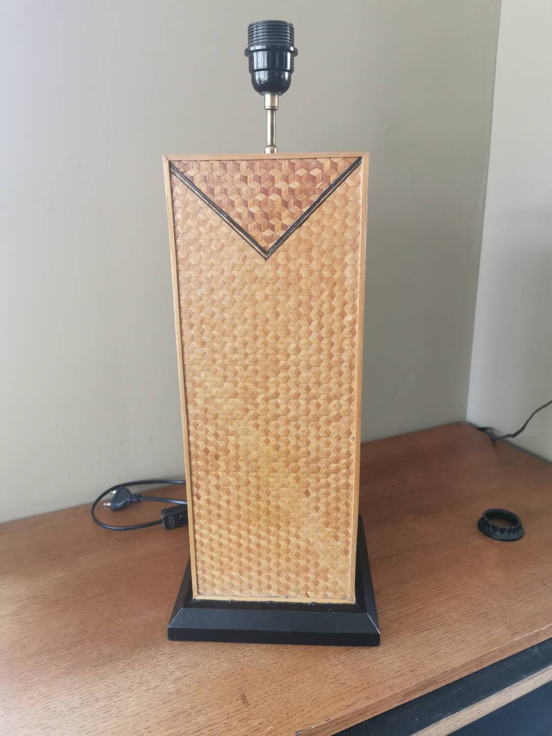 Vintage straw marquetry lamp