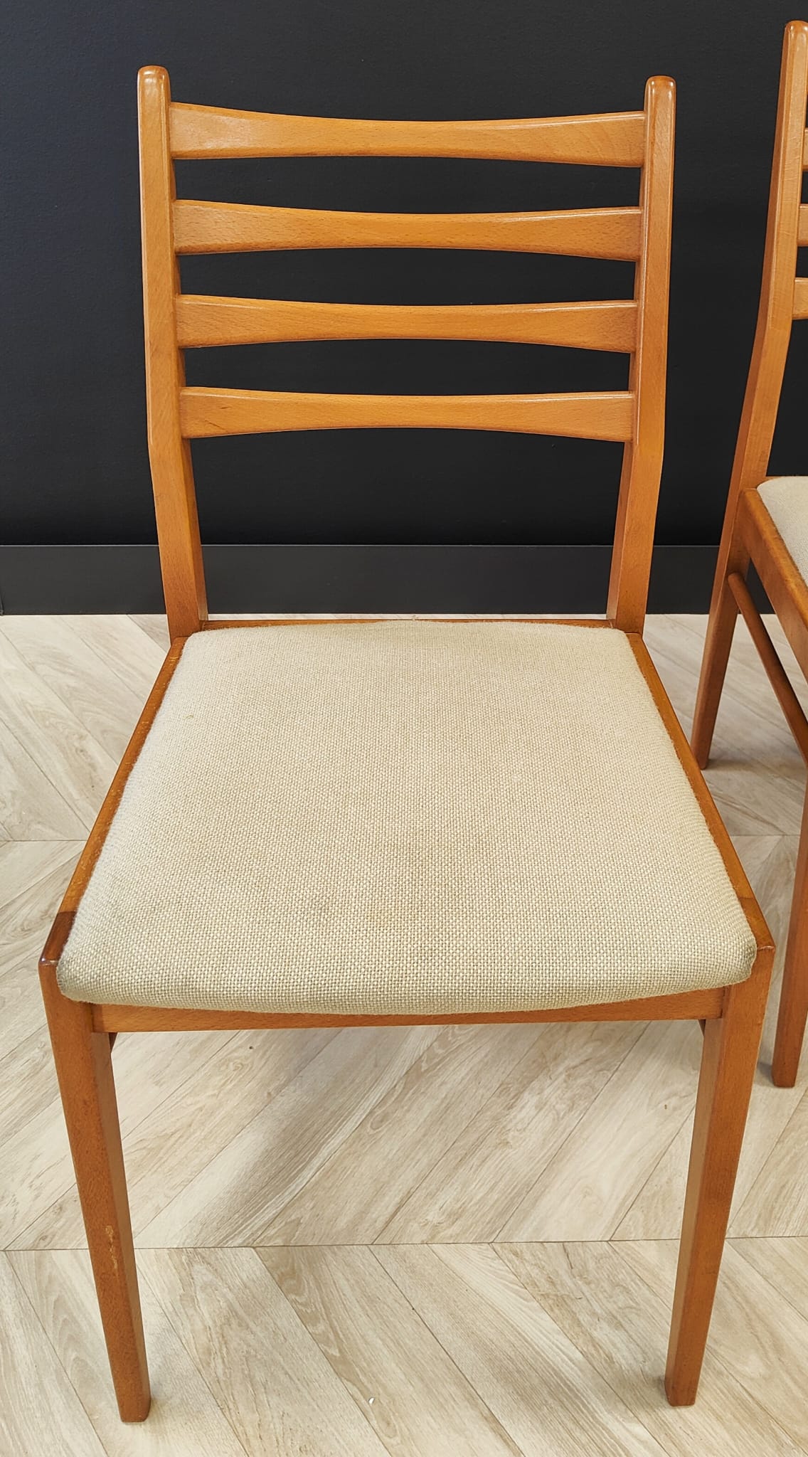 Set 4 dining table chairs