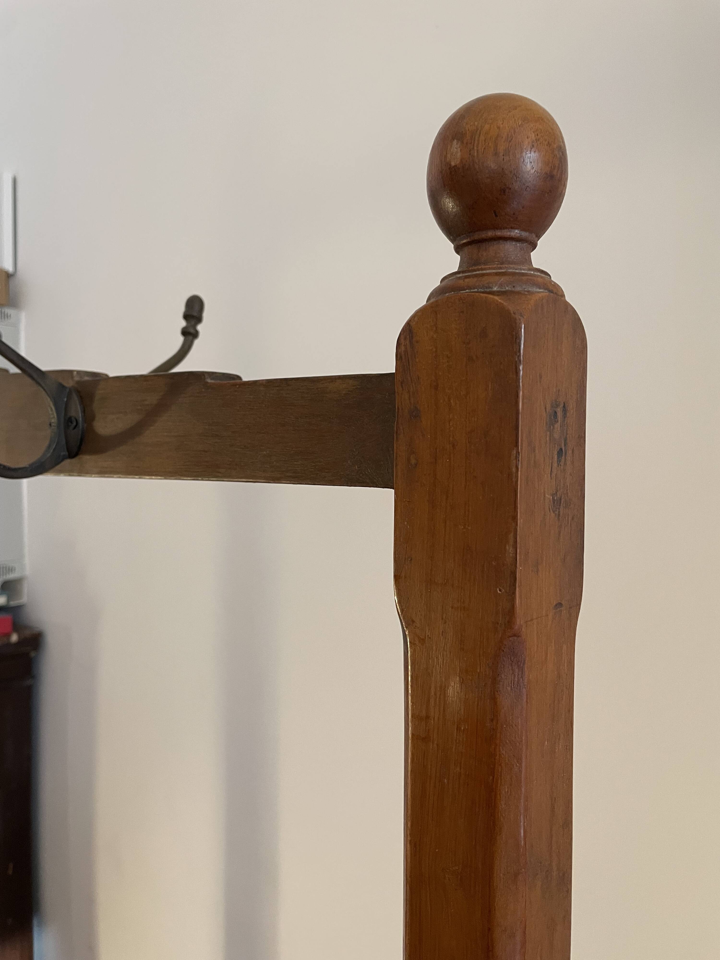 Porte-manteau en bois exotique vintage