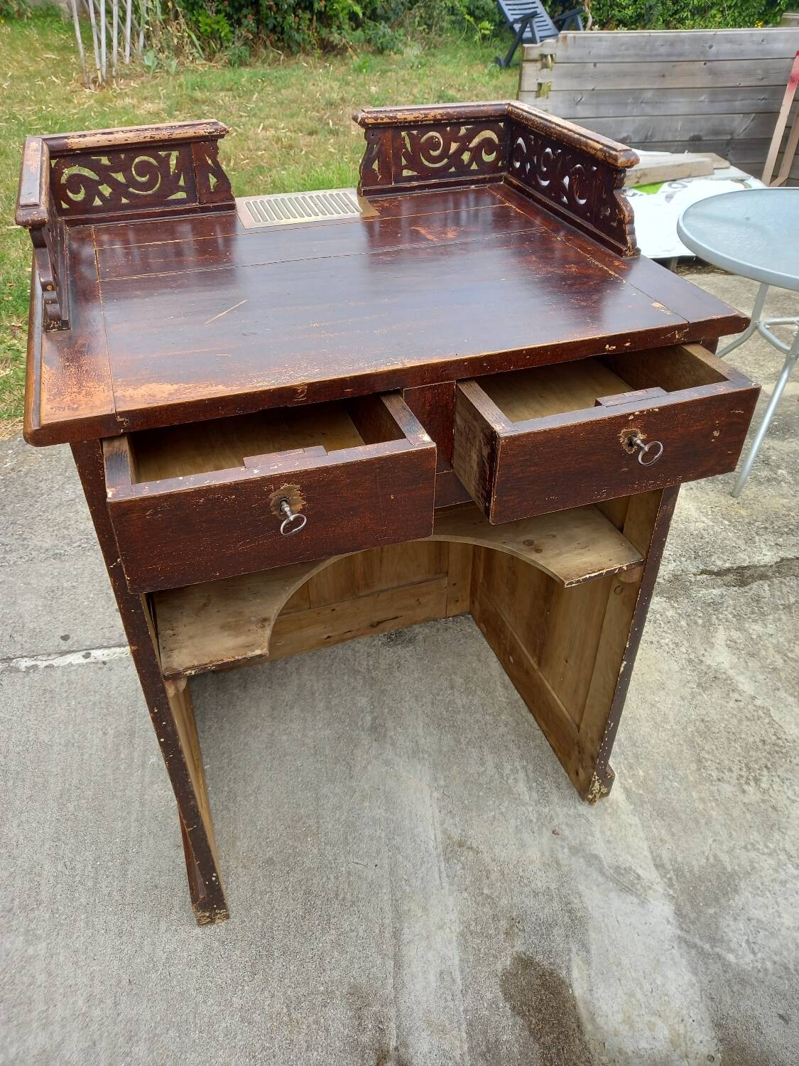 Former reception desk from the 1920s