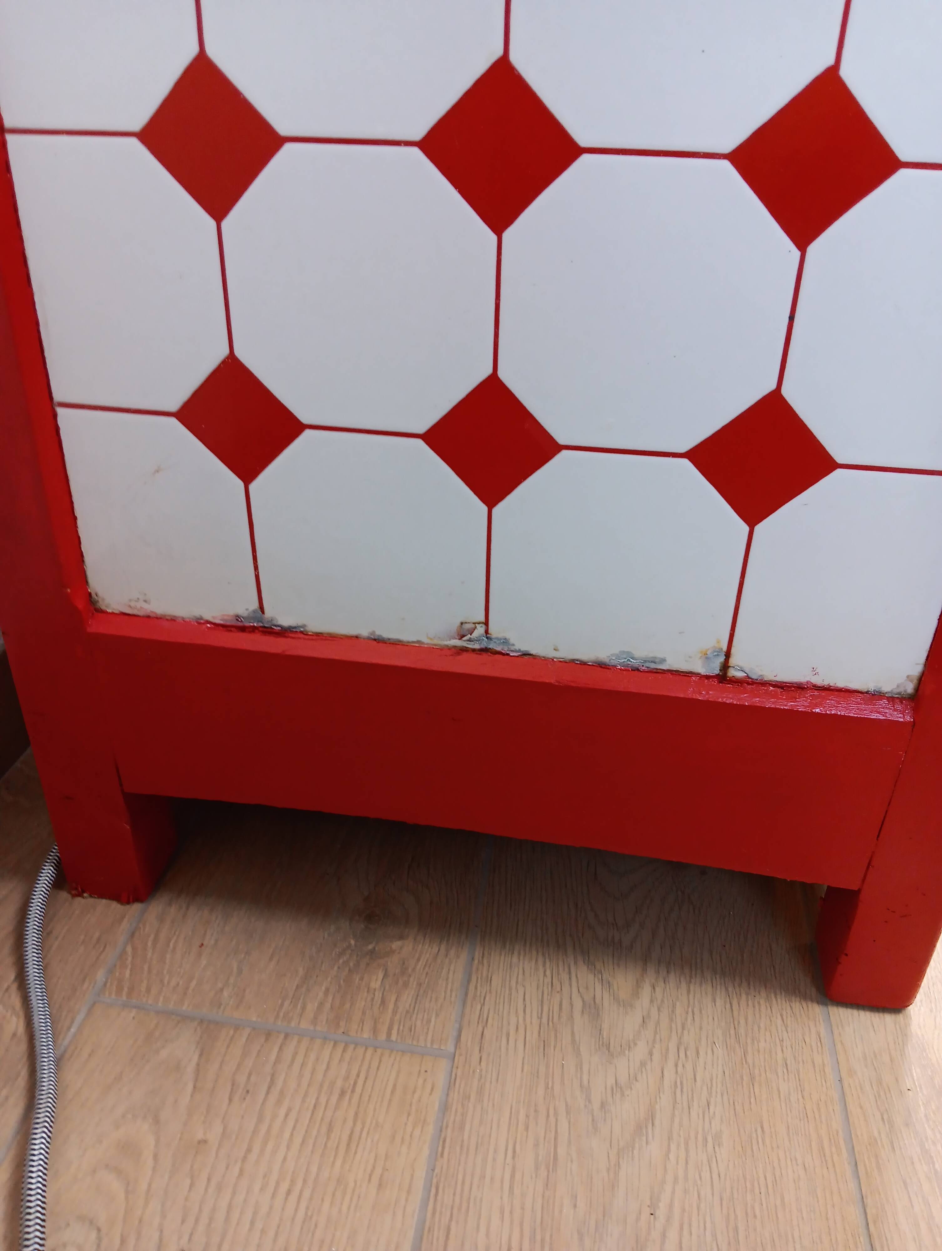 Meuble de métier , buffet parisien en tôle émaillé rouge et blanc