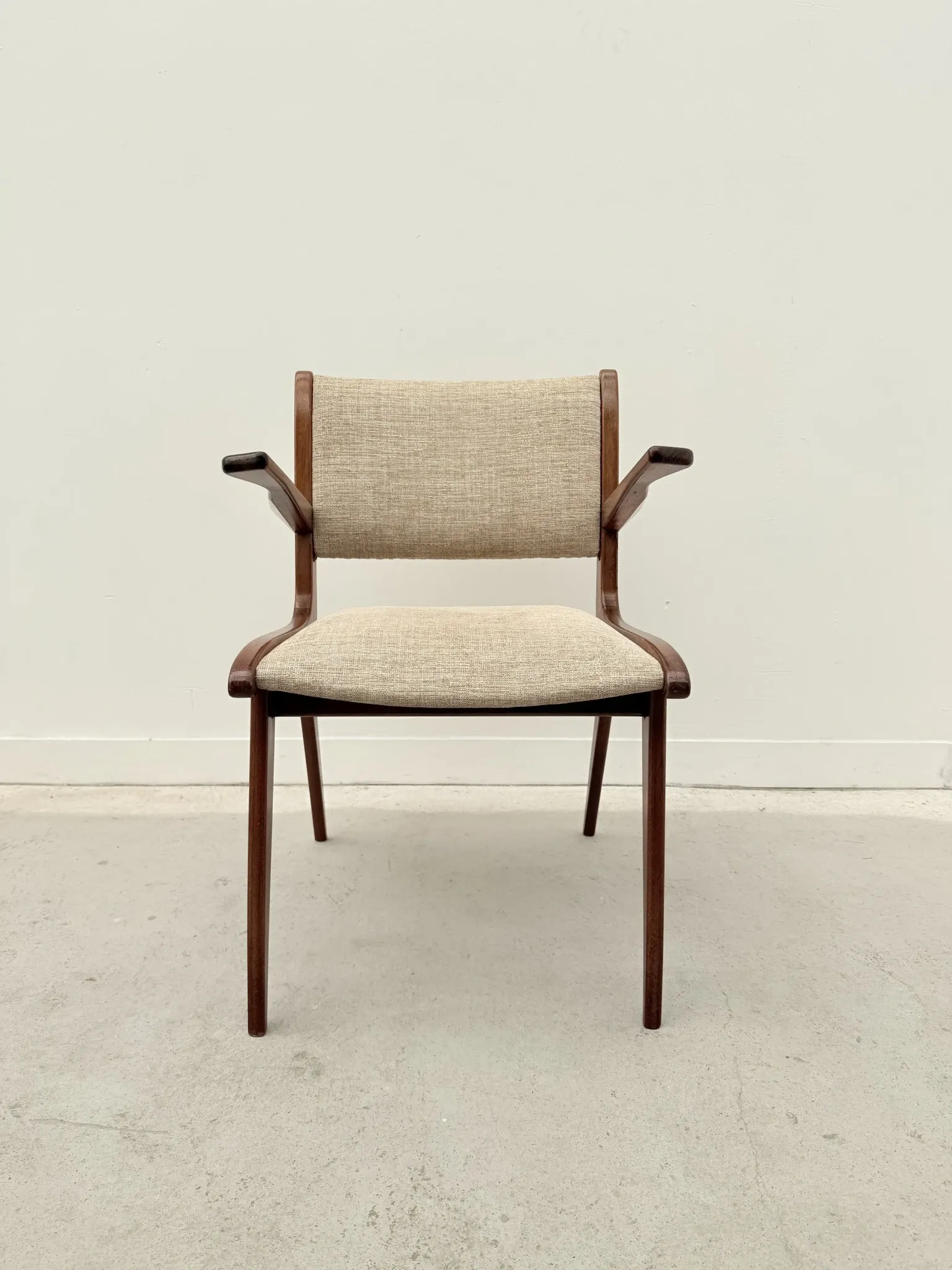 Chaise avec accoudoirs en teck et tissu, 1950