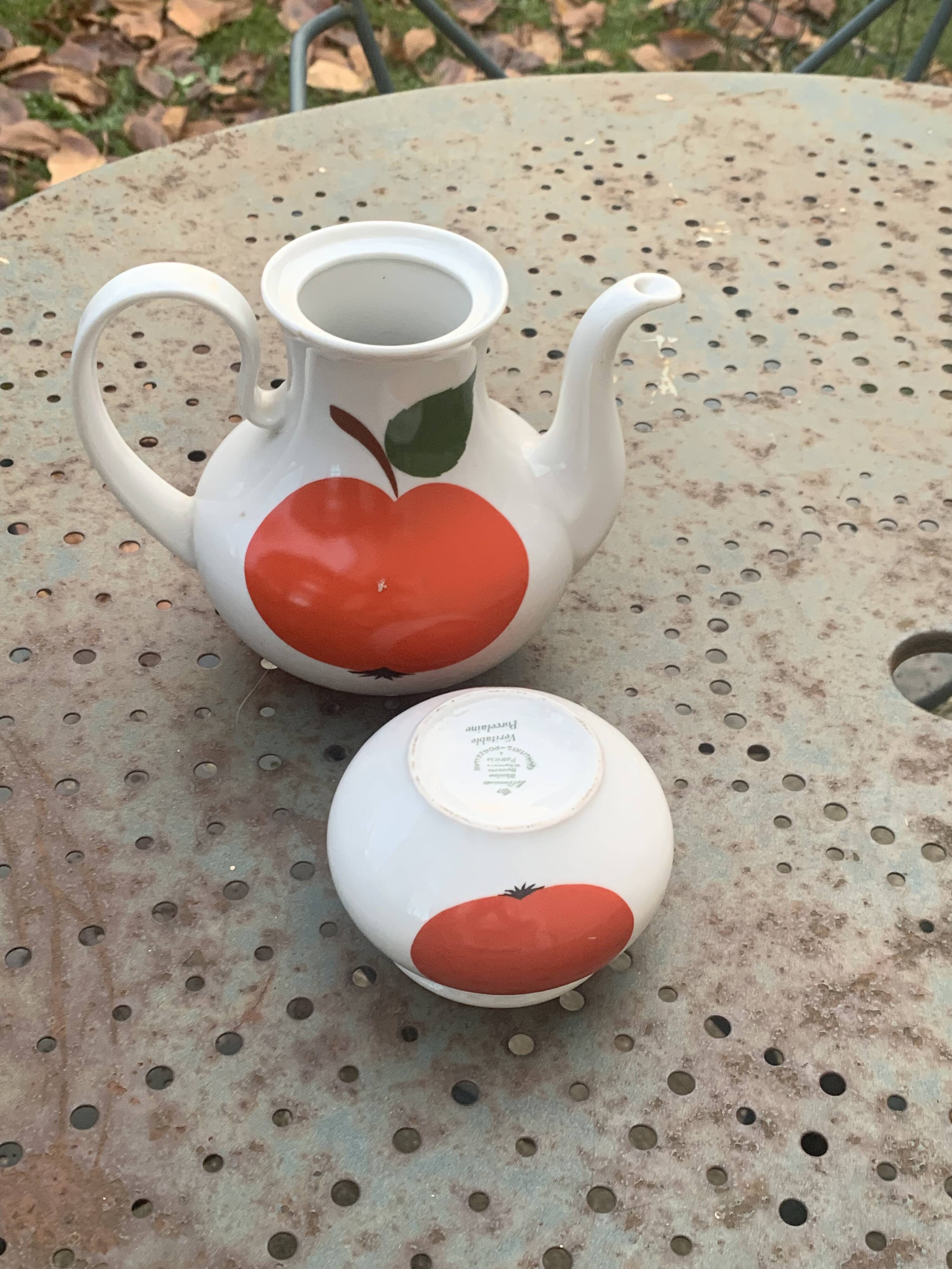 Red apple porcelain coffee service, Patricia model, Lehmann, Weiden, Bavaria