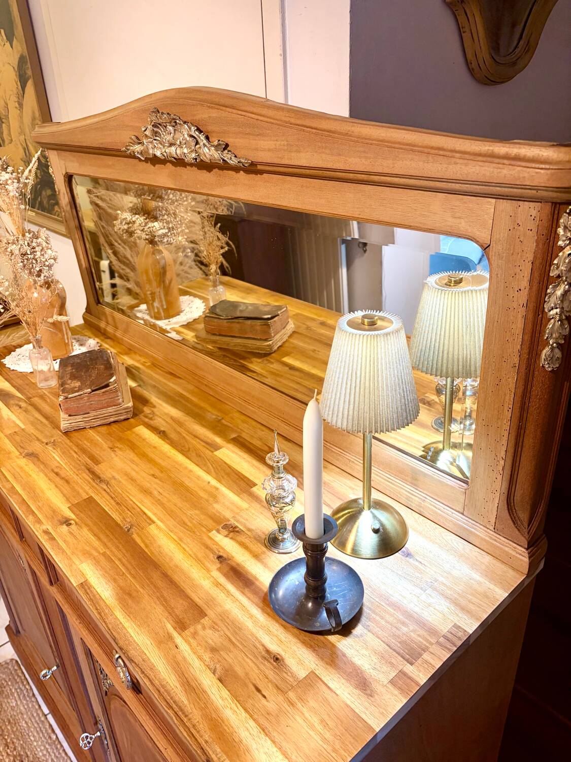 Raw wood sideboard and its mirror