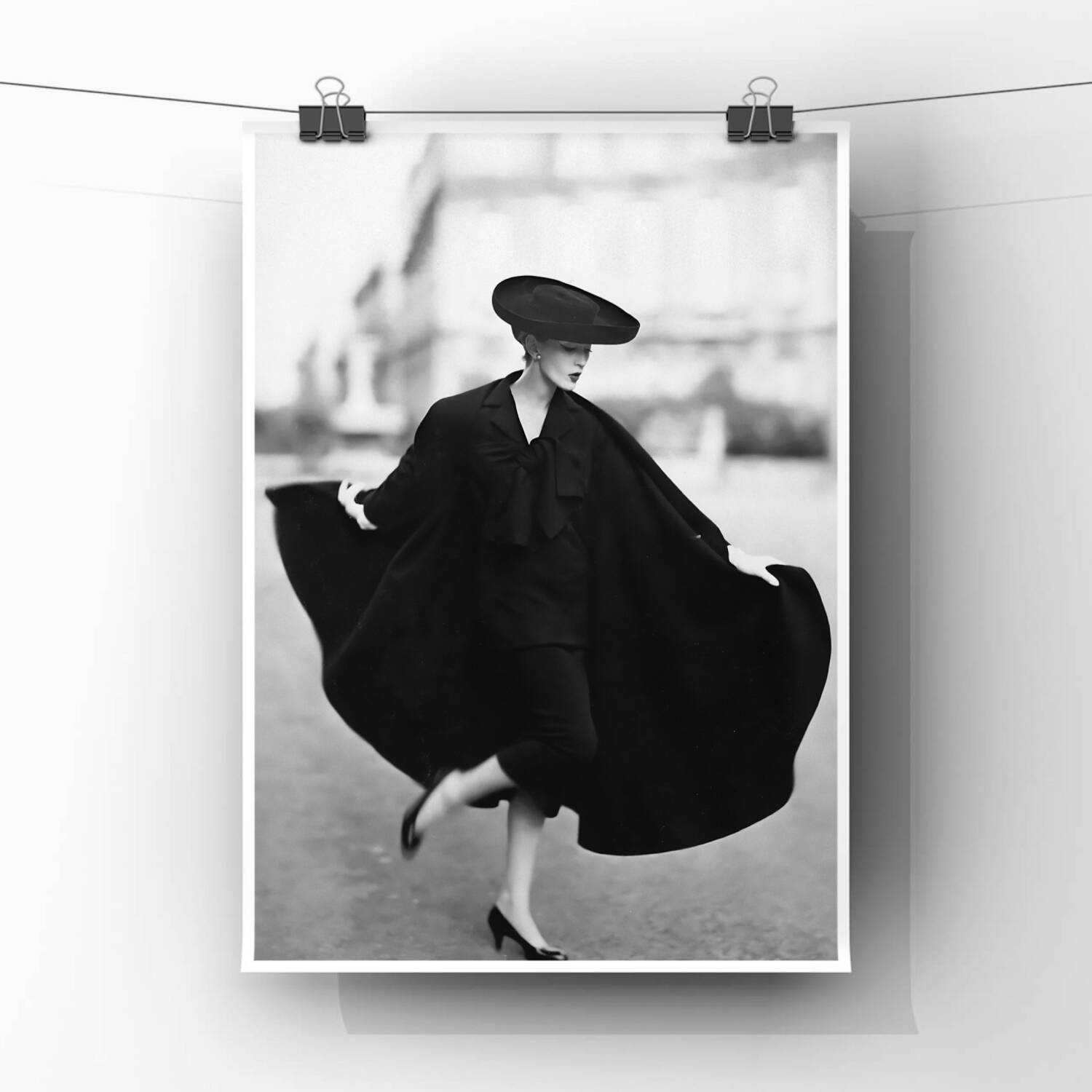 Richard Avedon | Harpers Bazaar 1950 paris street shoot