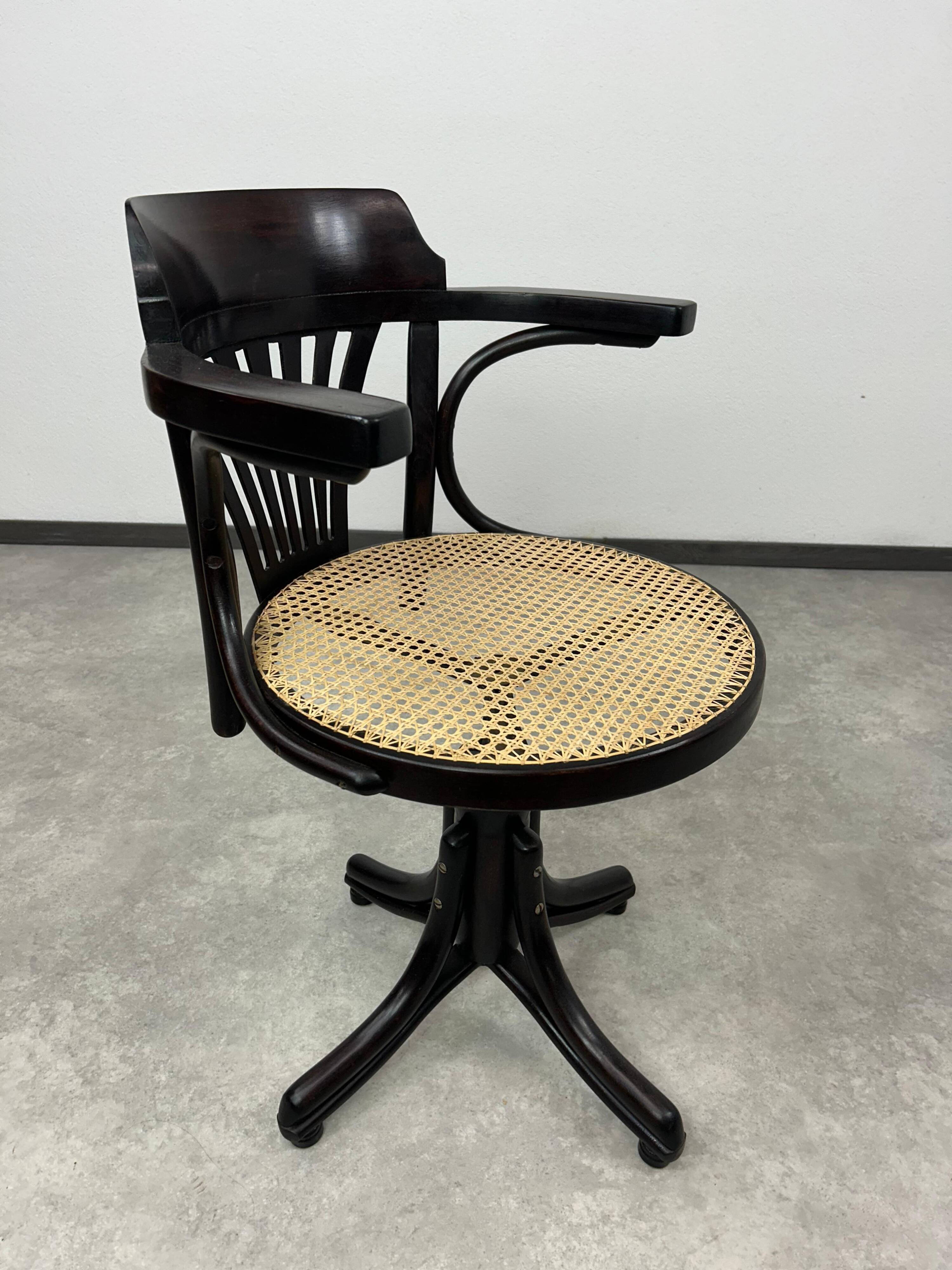Swivel office chair in Jugendstil by Thonet