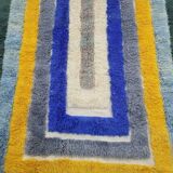 Off-white Moroccan rug with geometric patterns, 250cm x 150cm