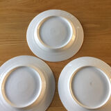 3 assiettes plates en faïence blanche