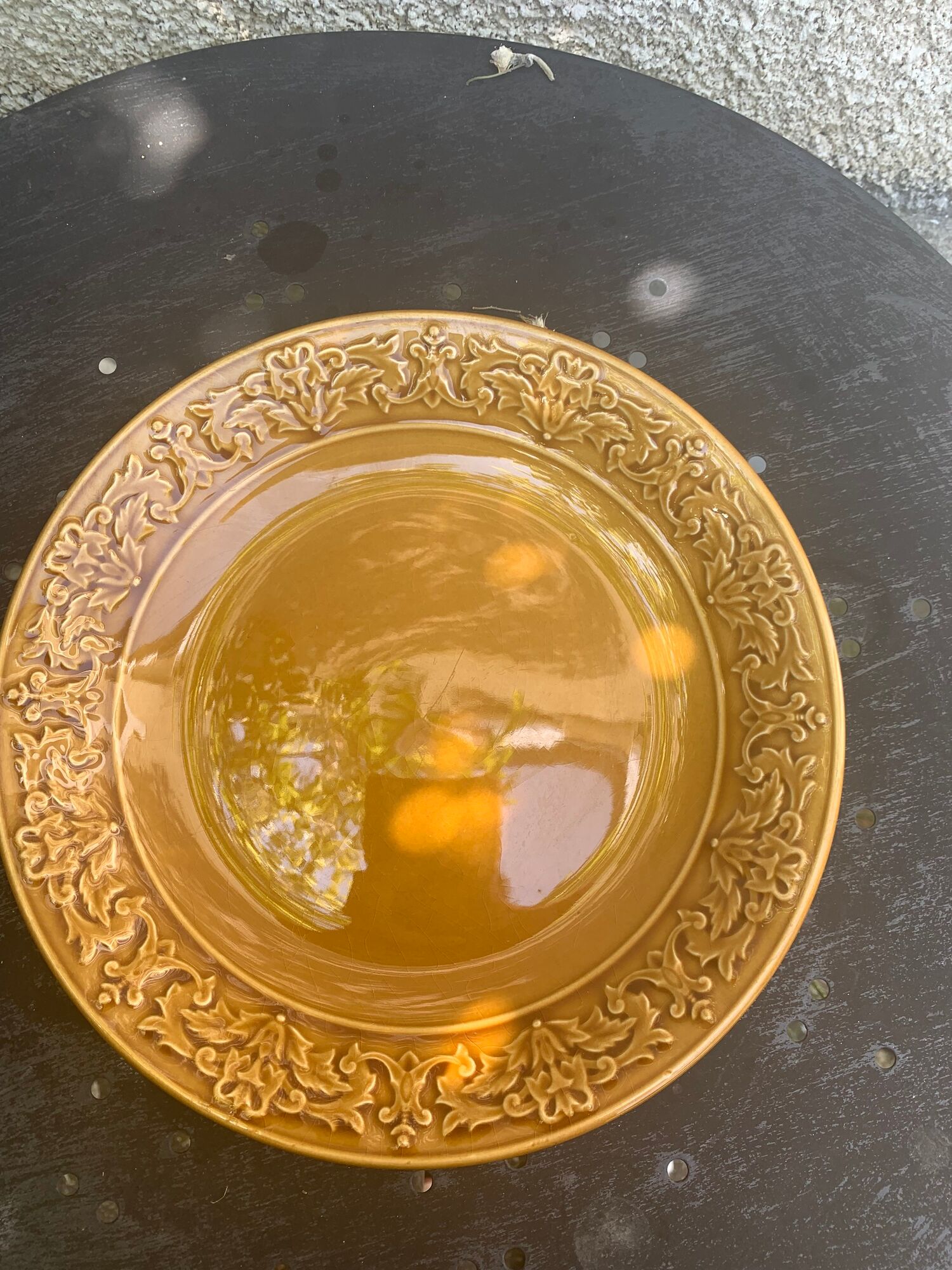 6 flat plates slip, enamelled ceramic ochre, mustard yellow, stamped Gien