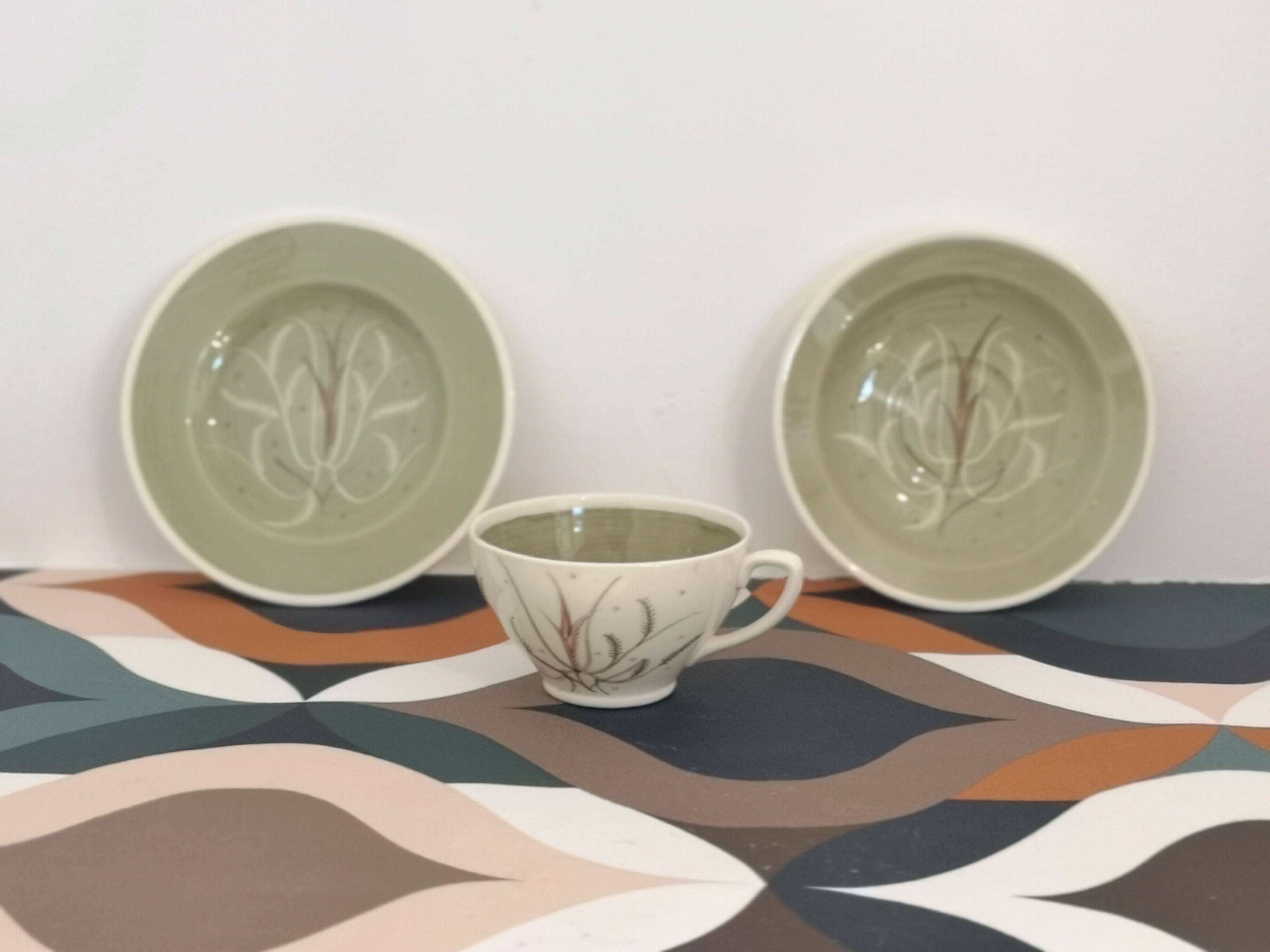 Tasse à thé signé Susie Cooper peint à la main