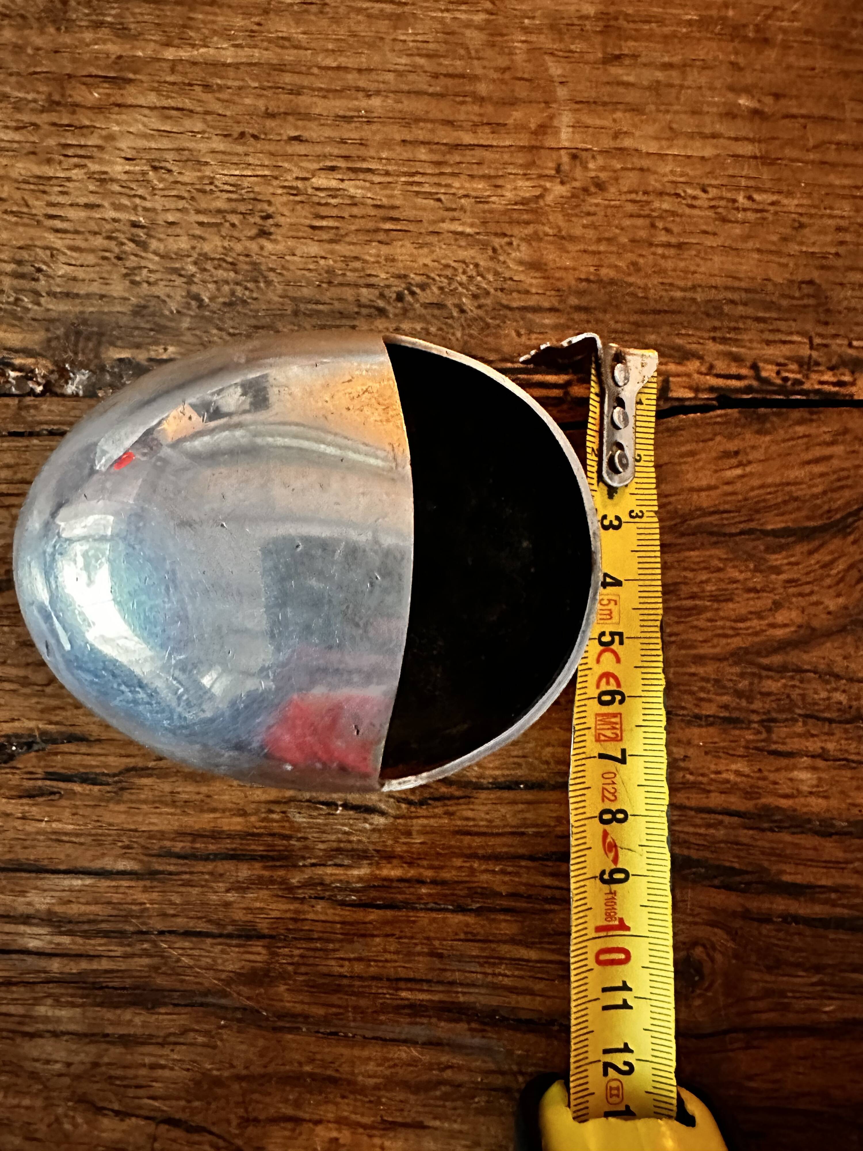 Egg ashtray “the smile” by Carl Cohr