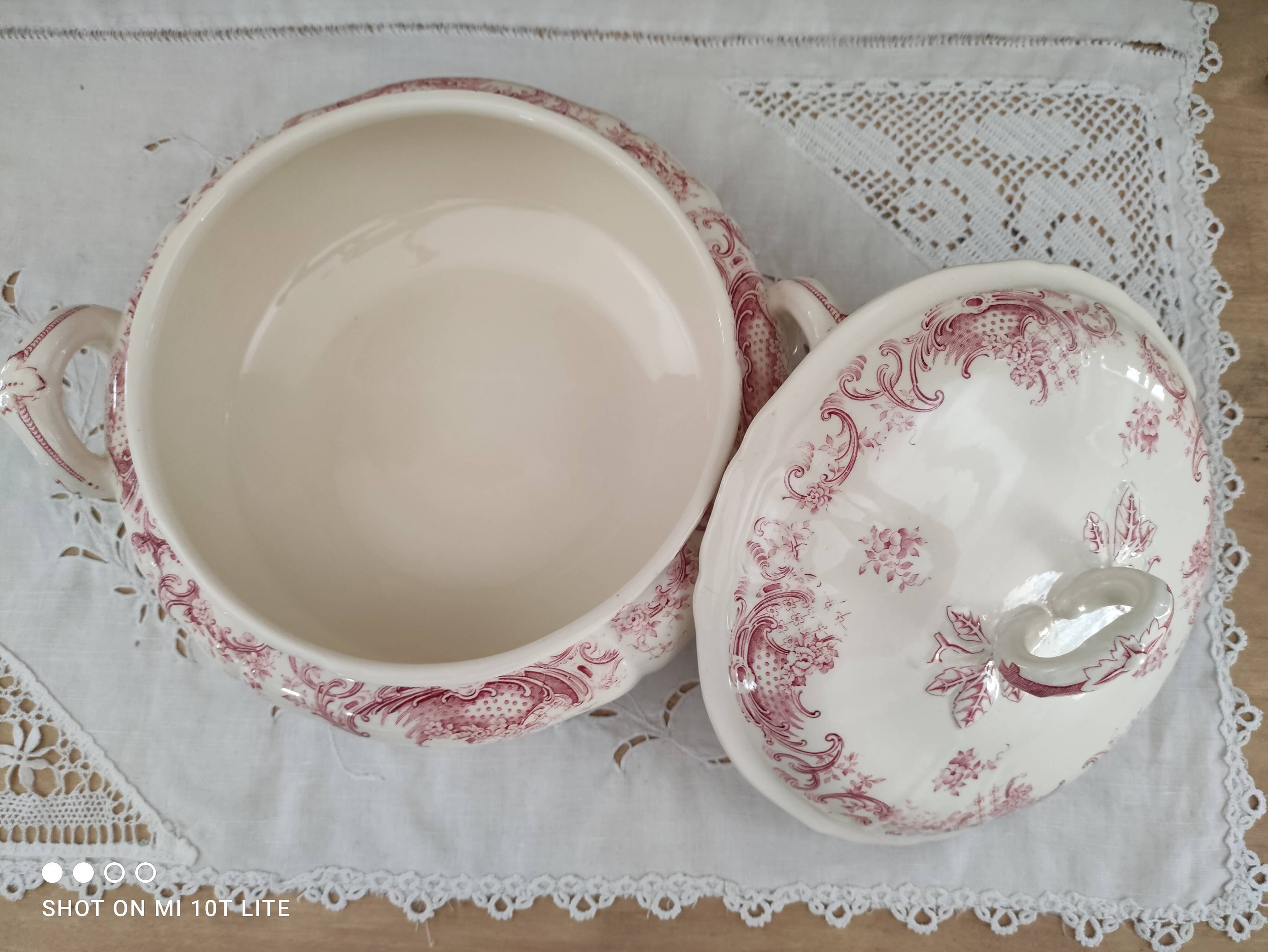 Villeroy & Boch tureen model Valeria red