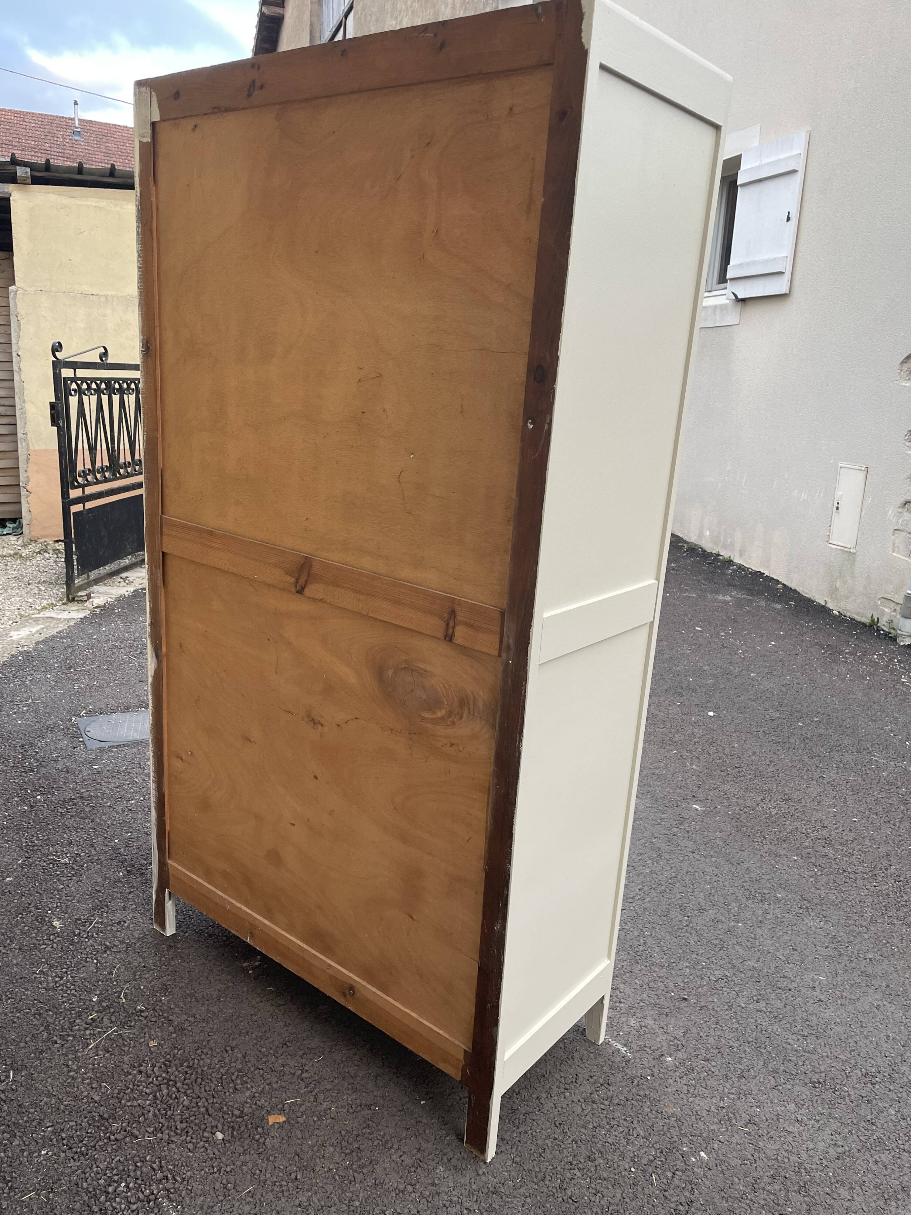 Armoire parisienne