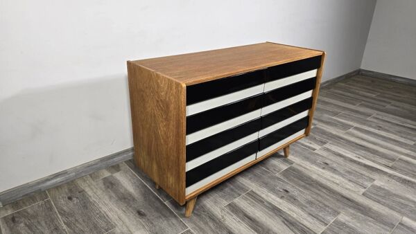 Buffet de Jiri Jiroutek pour Interior Prague