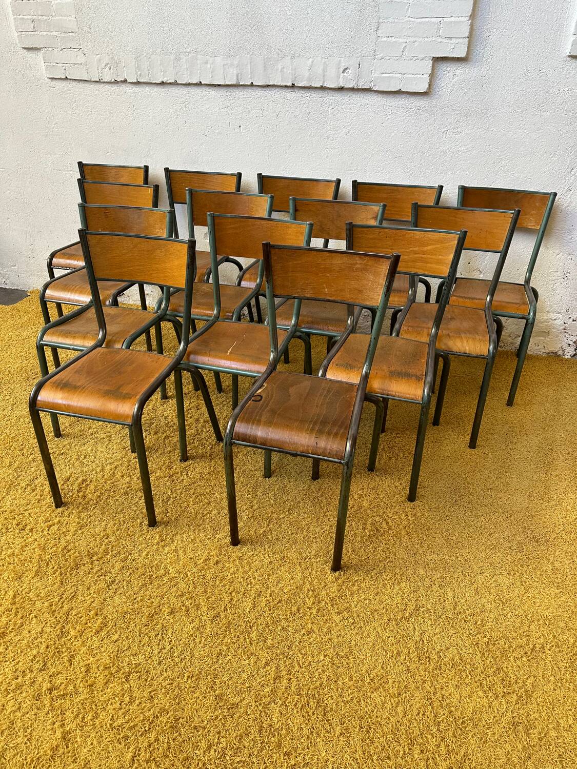 Lot 14 chaises d’école