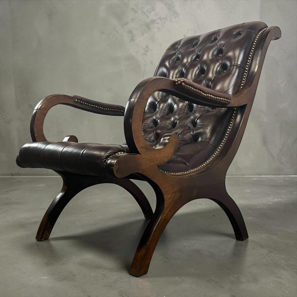 Vintage Chesterfield armchair in dark brown leather / single seat