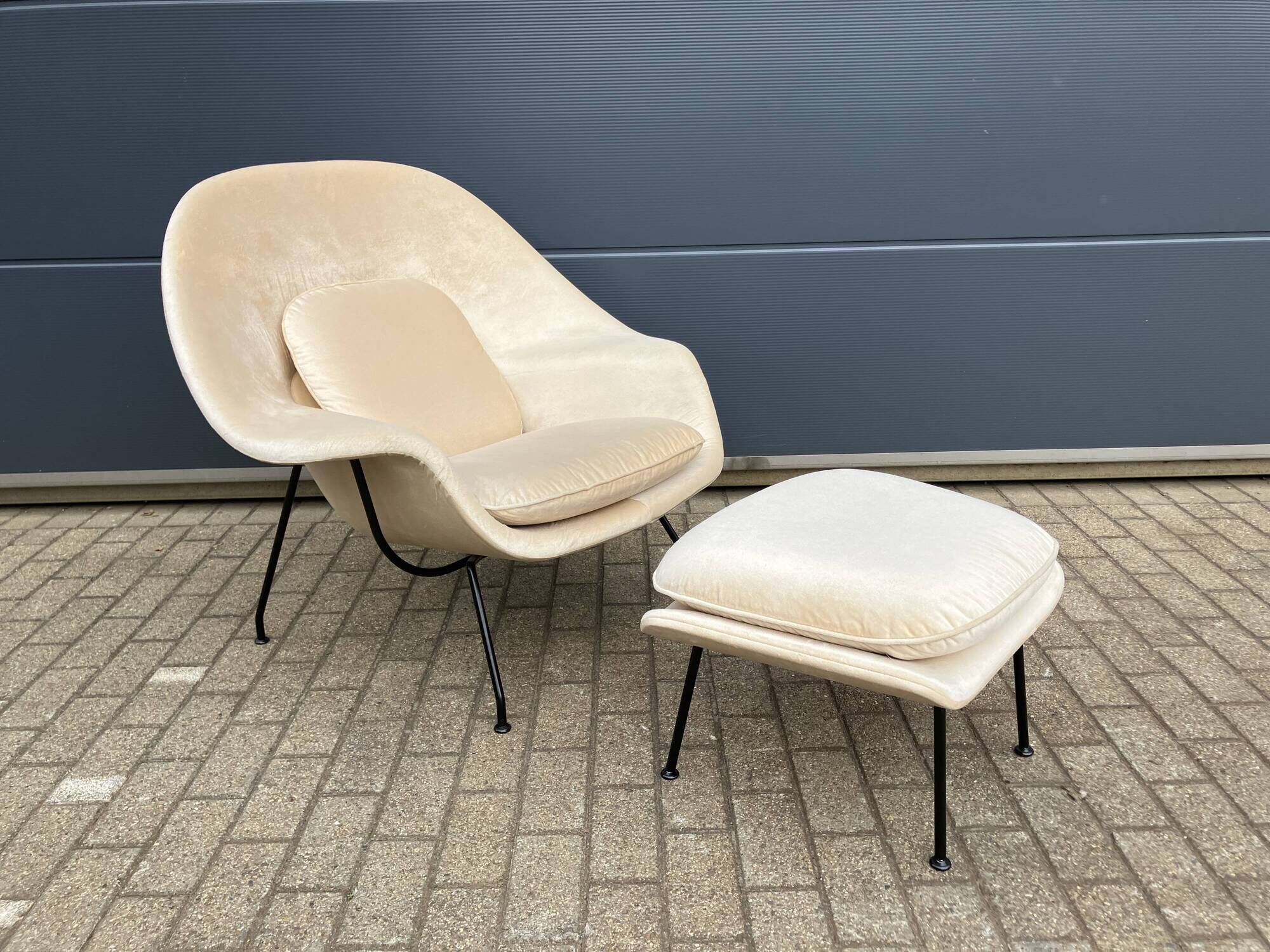 Knoll Womb chair + ottoman Eero Saarinen Beige Sand color, perfect condition!