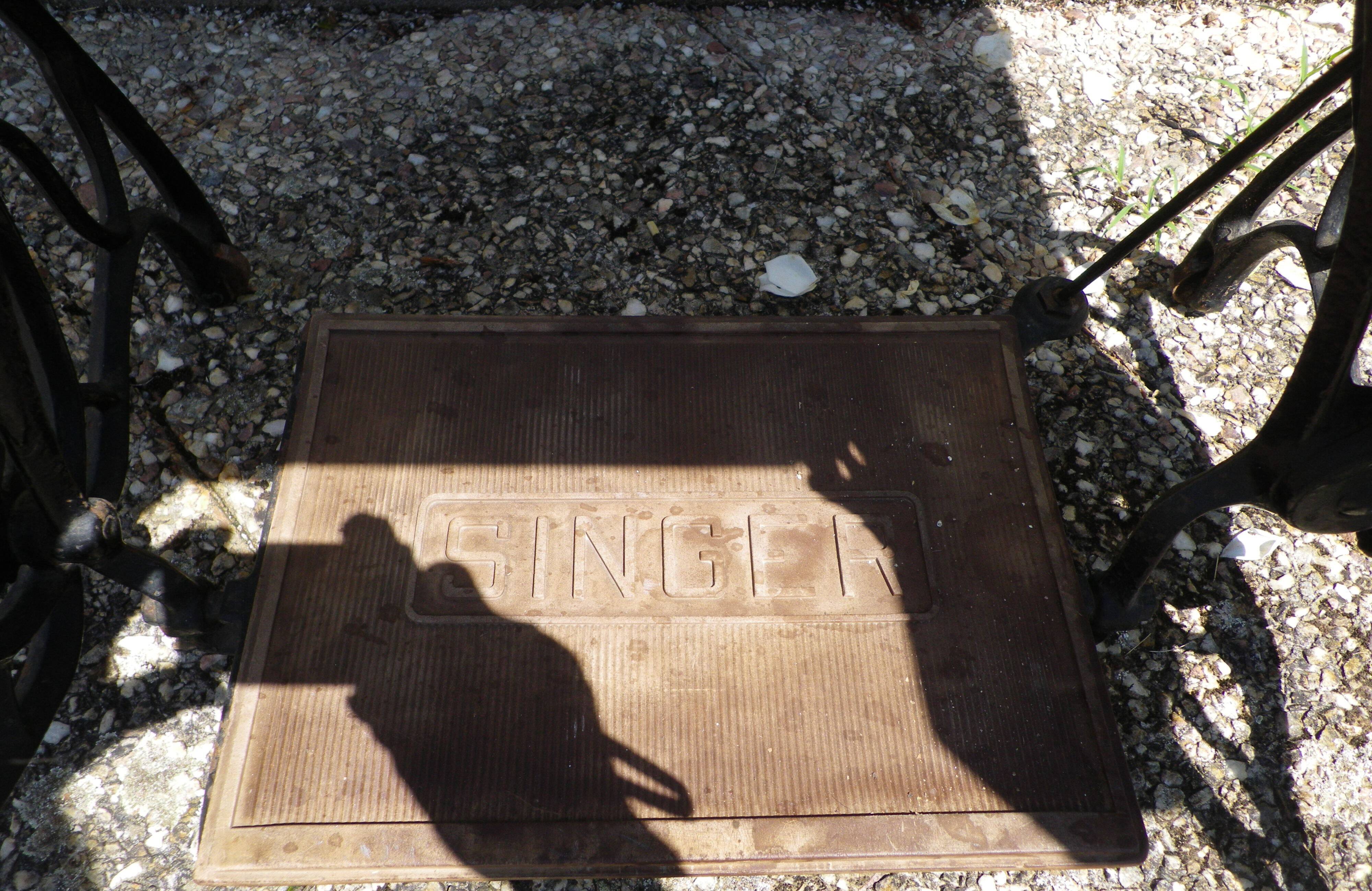 Singer sewing machine, 1928