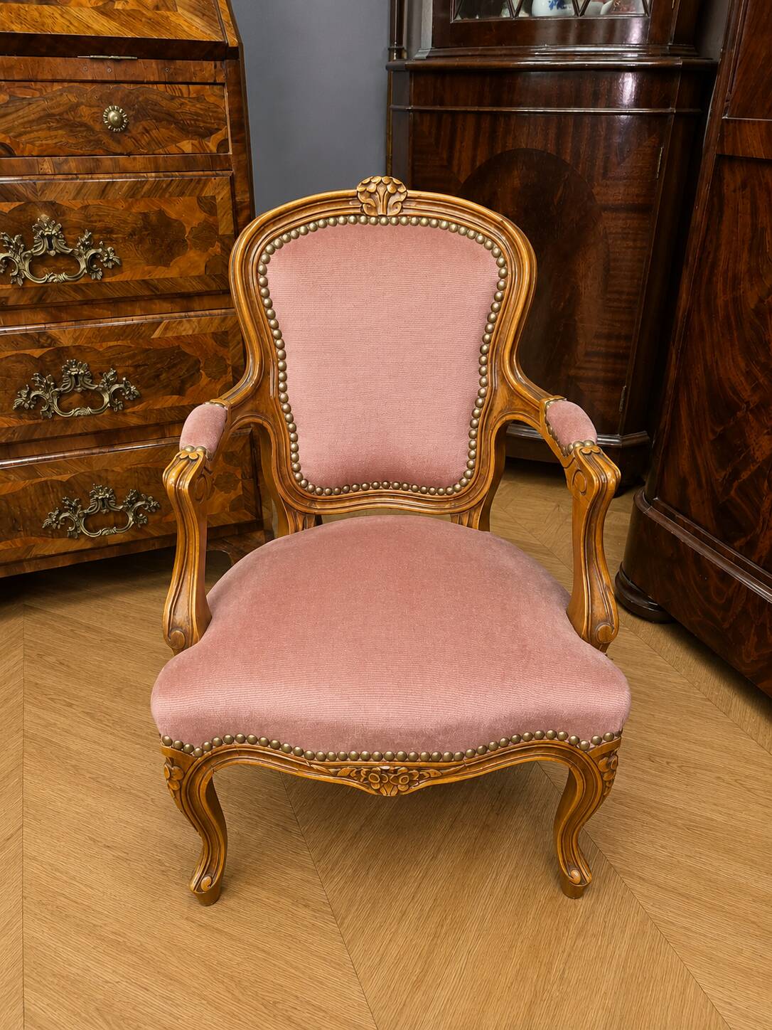 Child's armchair in Louis-Philippe style in walnut, second half of the 20th century.