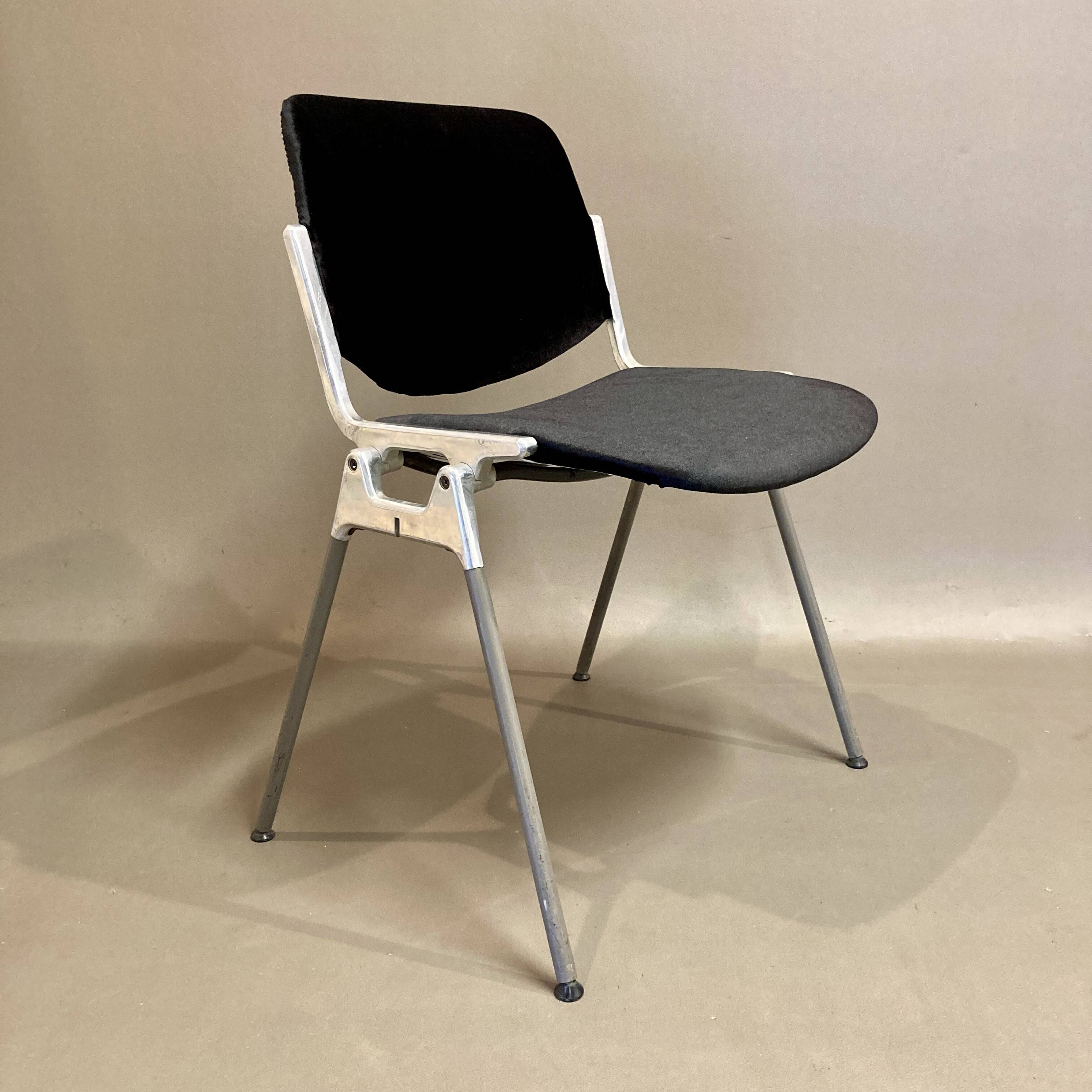 Set of 6 "GIANCARLO PIRETTI" chairs.