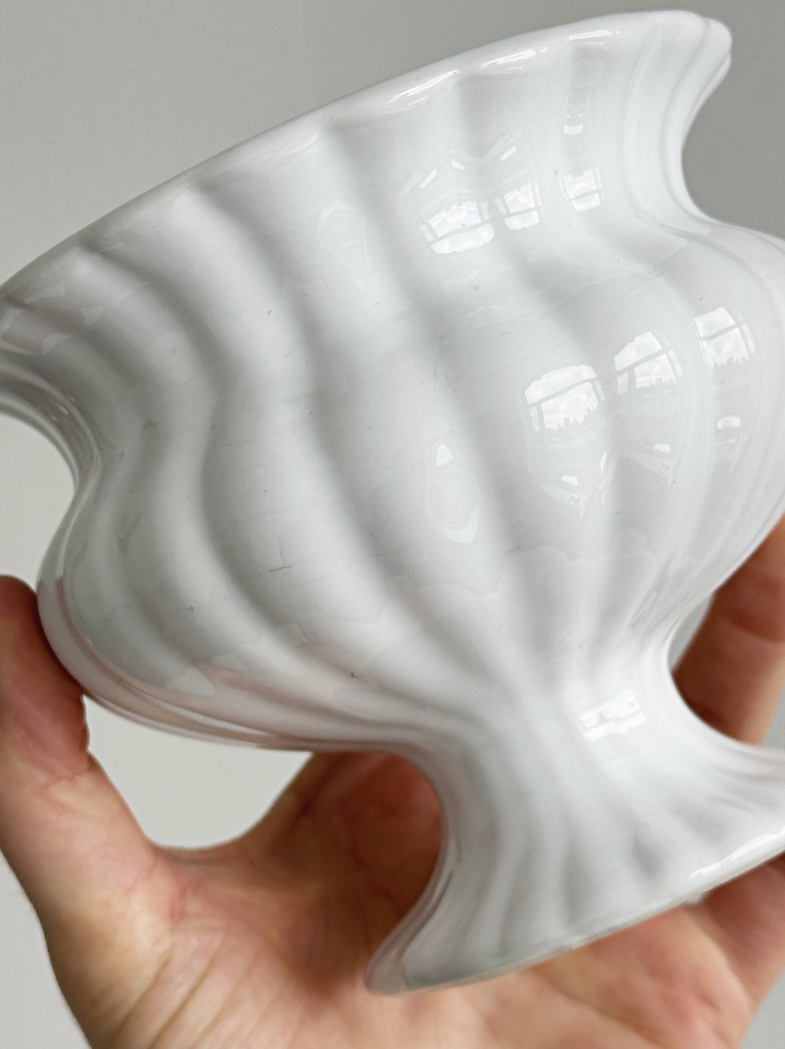 White ribbed porcelain plant pot cover