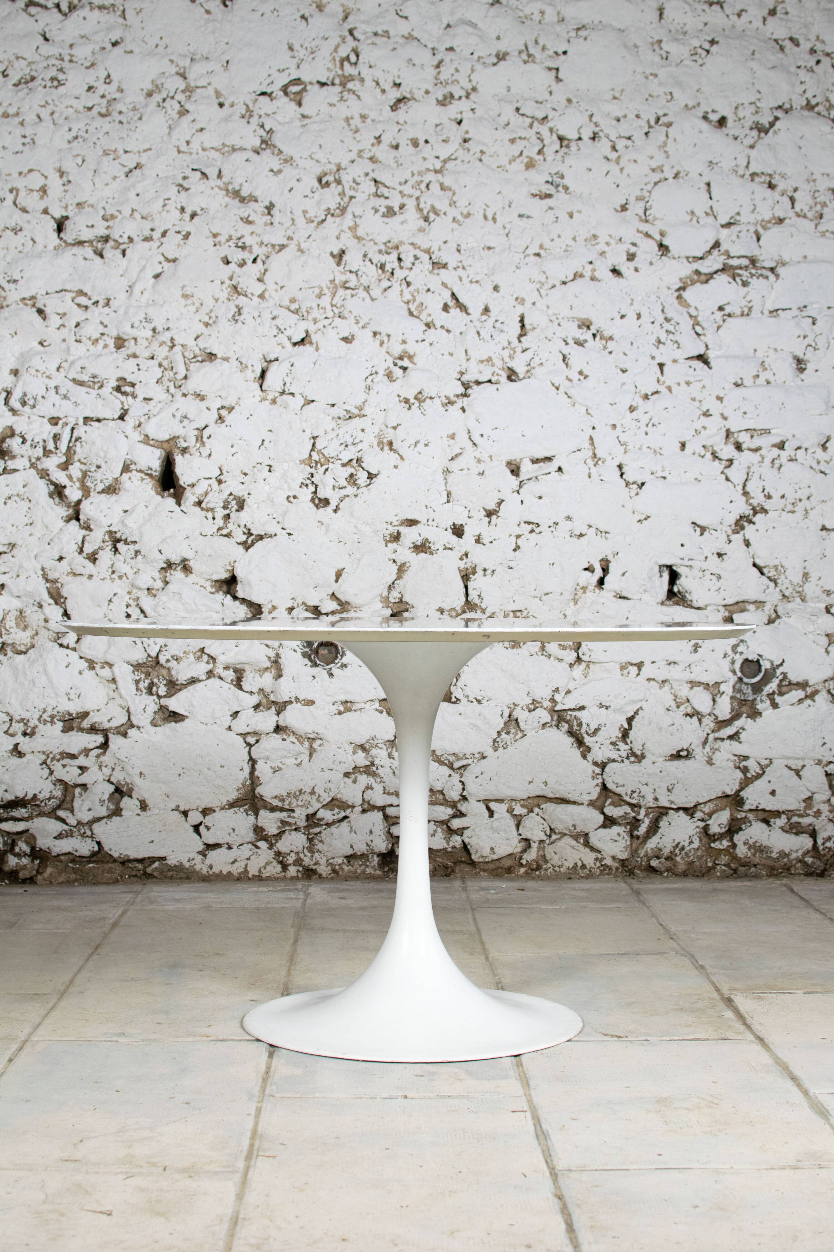 Vintage tulip table 1970