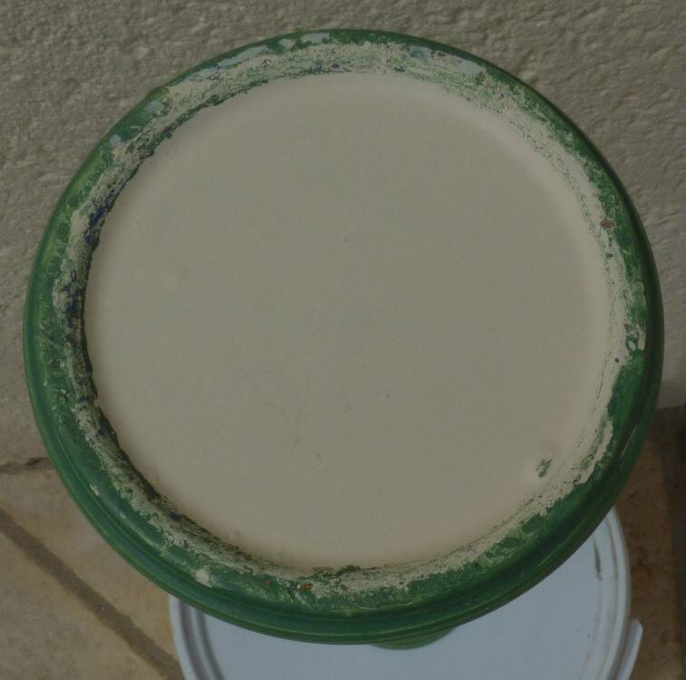 Large green plaster soliflore