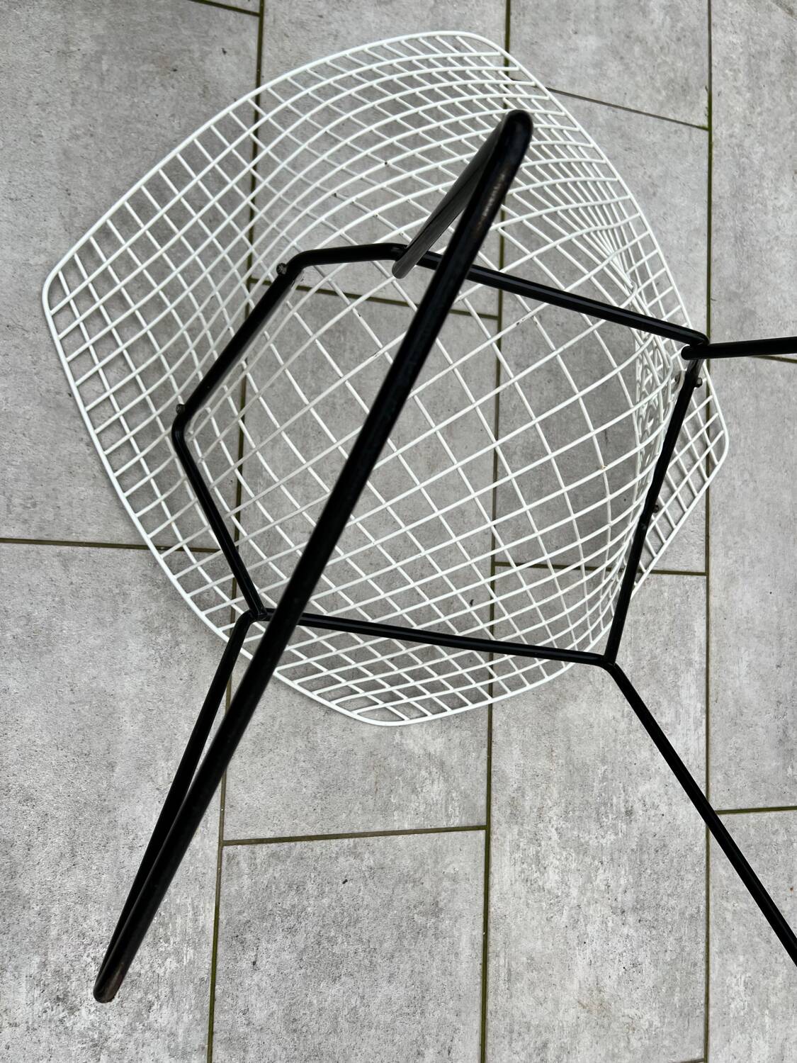 Bertoia Diamond Chair - Knoll Edition - Design by Harry Bertoia