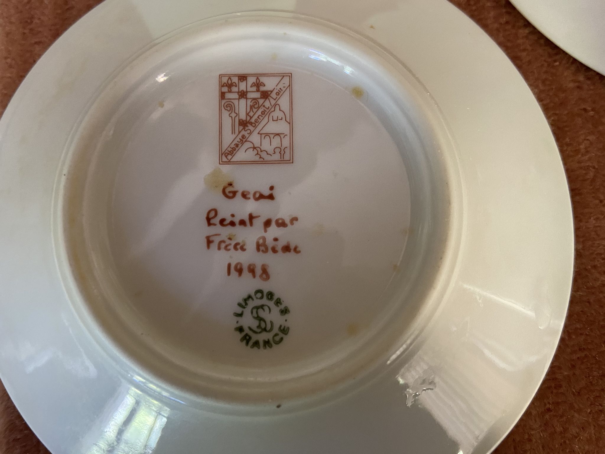 Deux tasses en porcelaine monastiques