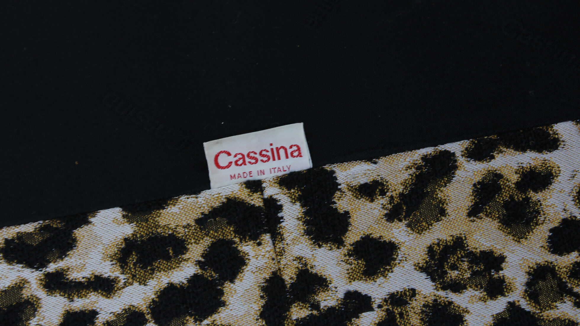 Canapé 2 places Cassina Maralunga par Vico Magistretti en tissu Jacquard Panther
