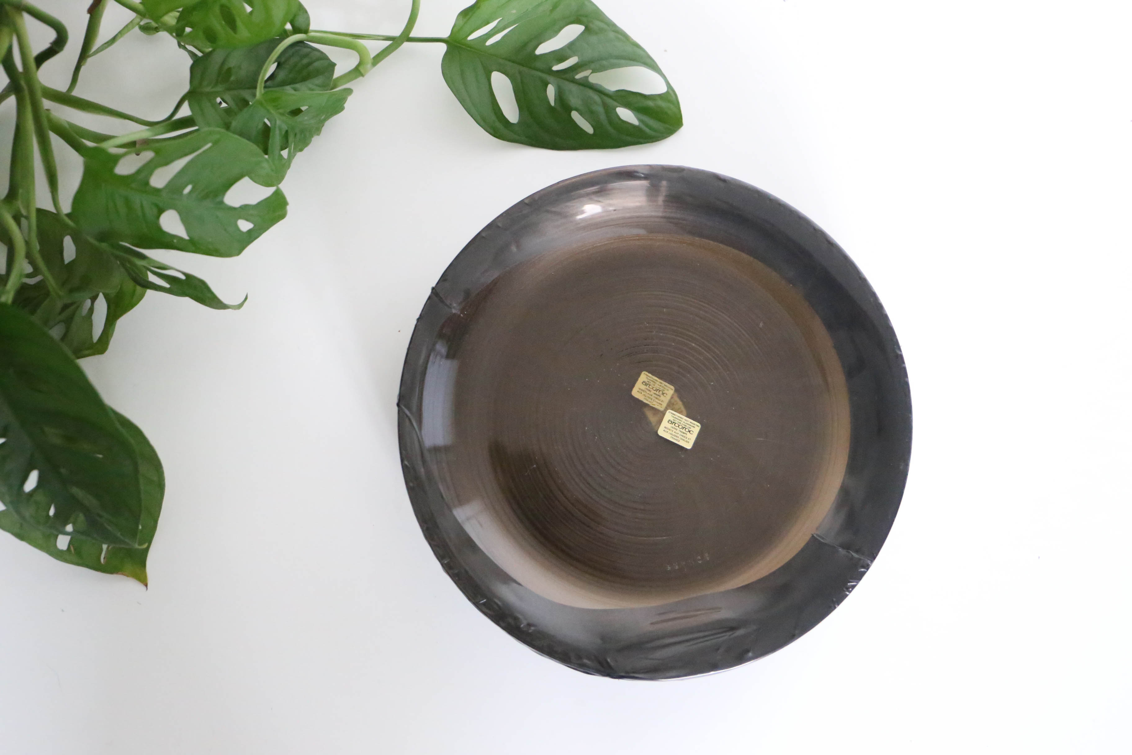 Set of 6 flat plates Arcoroc, in gray smoked glass, vintage French