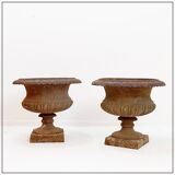 Pair of Medici cast iron planters - Late 19th century