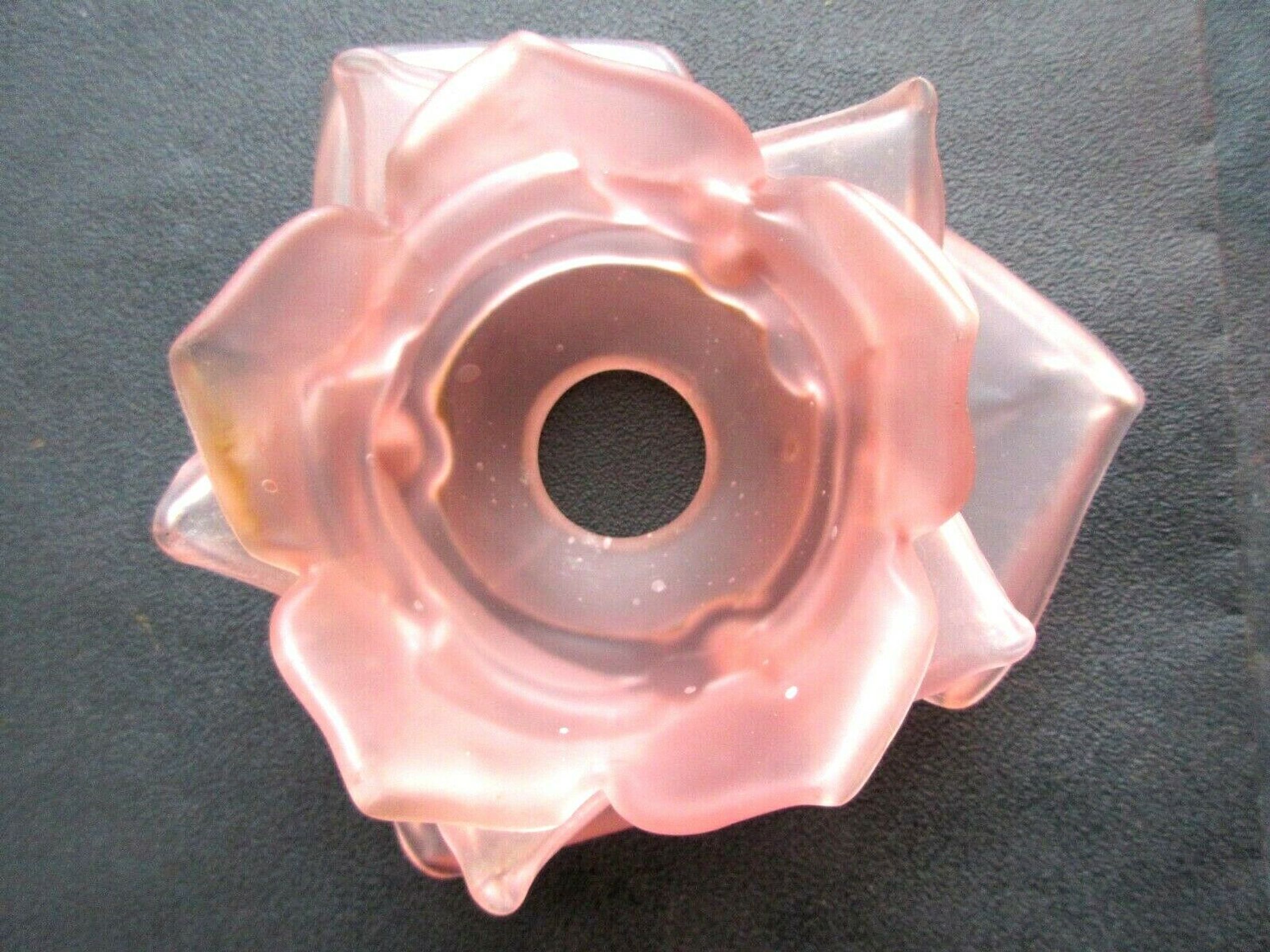 Art Deco wall light gilded bronze carved with cherries, pink tulip Rose in pink glass paste