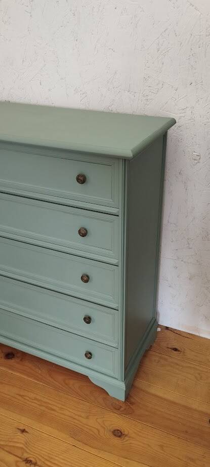 Chest of drawers