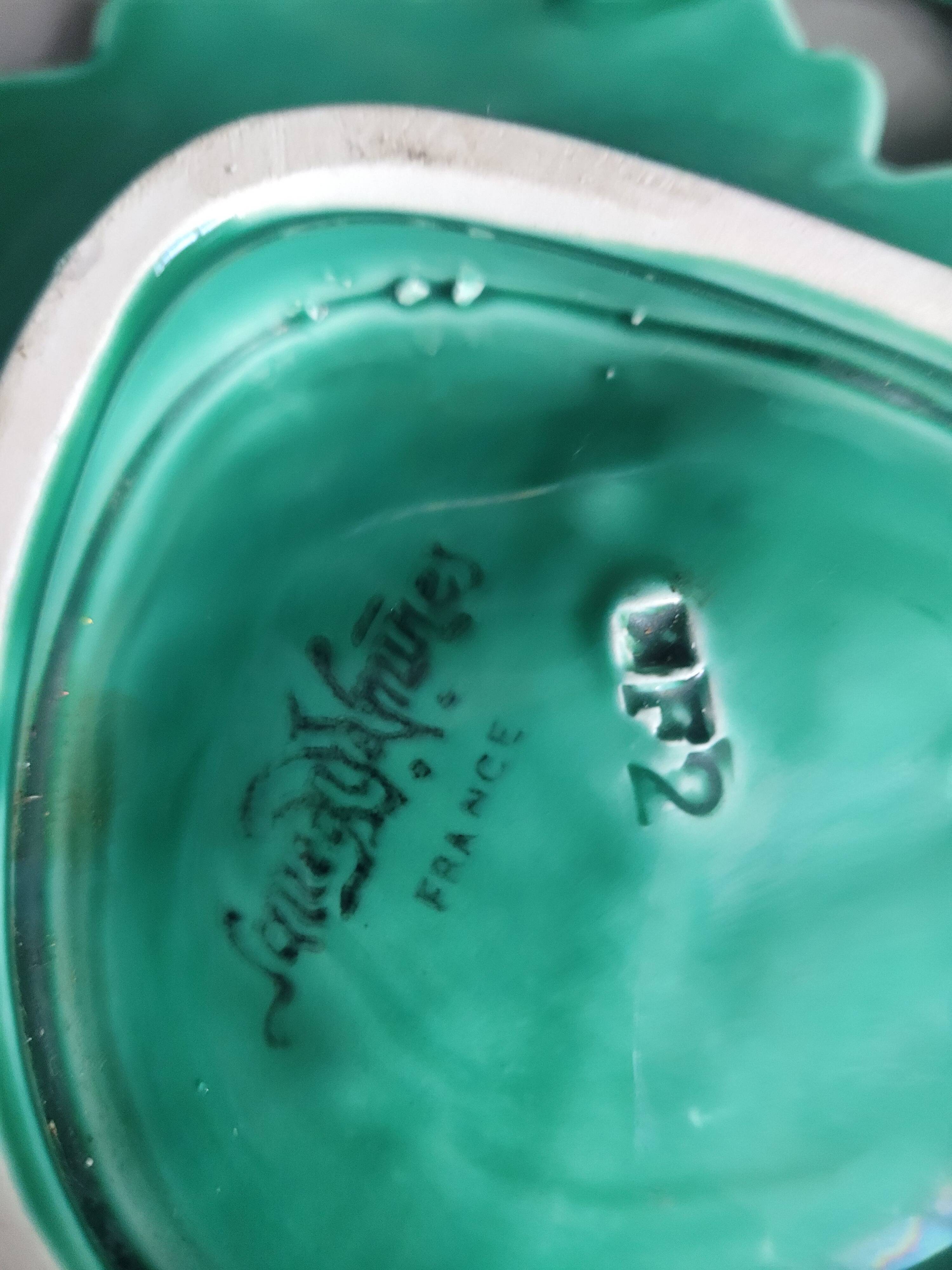Sarreguemines green vine leaf dish