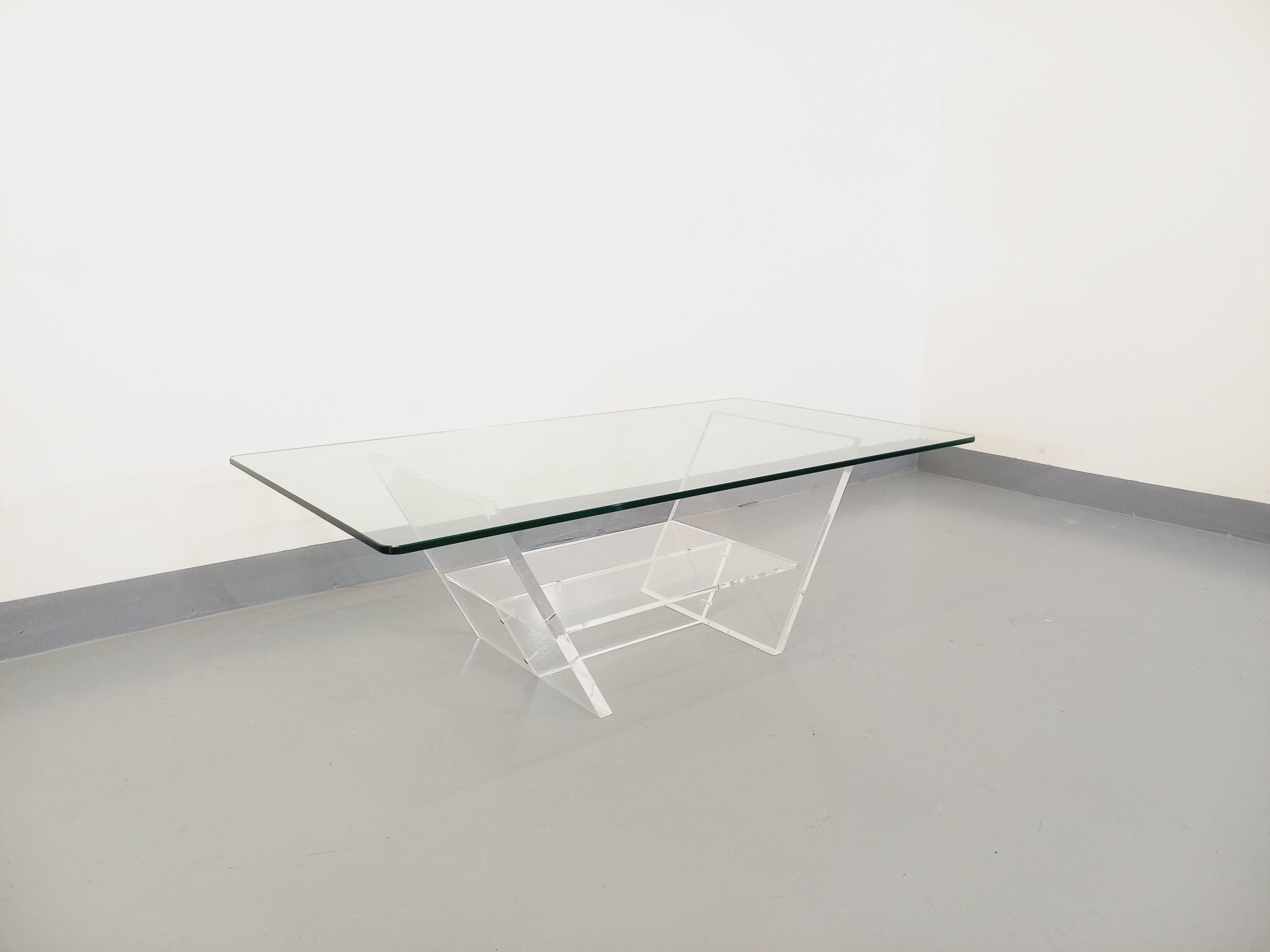 Table basse vintage David Lange en verre et altuglas des années 70