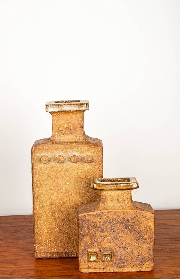Paire de Vases Suédois, brutalistes, grès, col émaillé, Curt Magnus Addin.