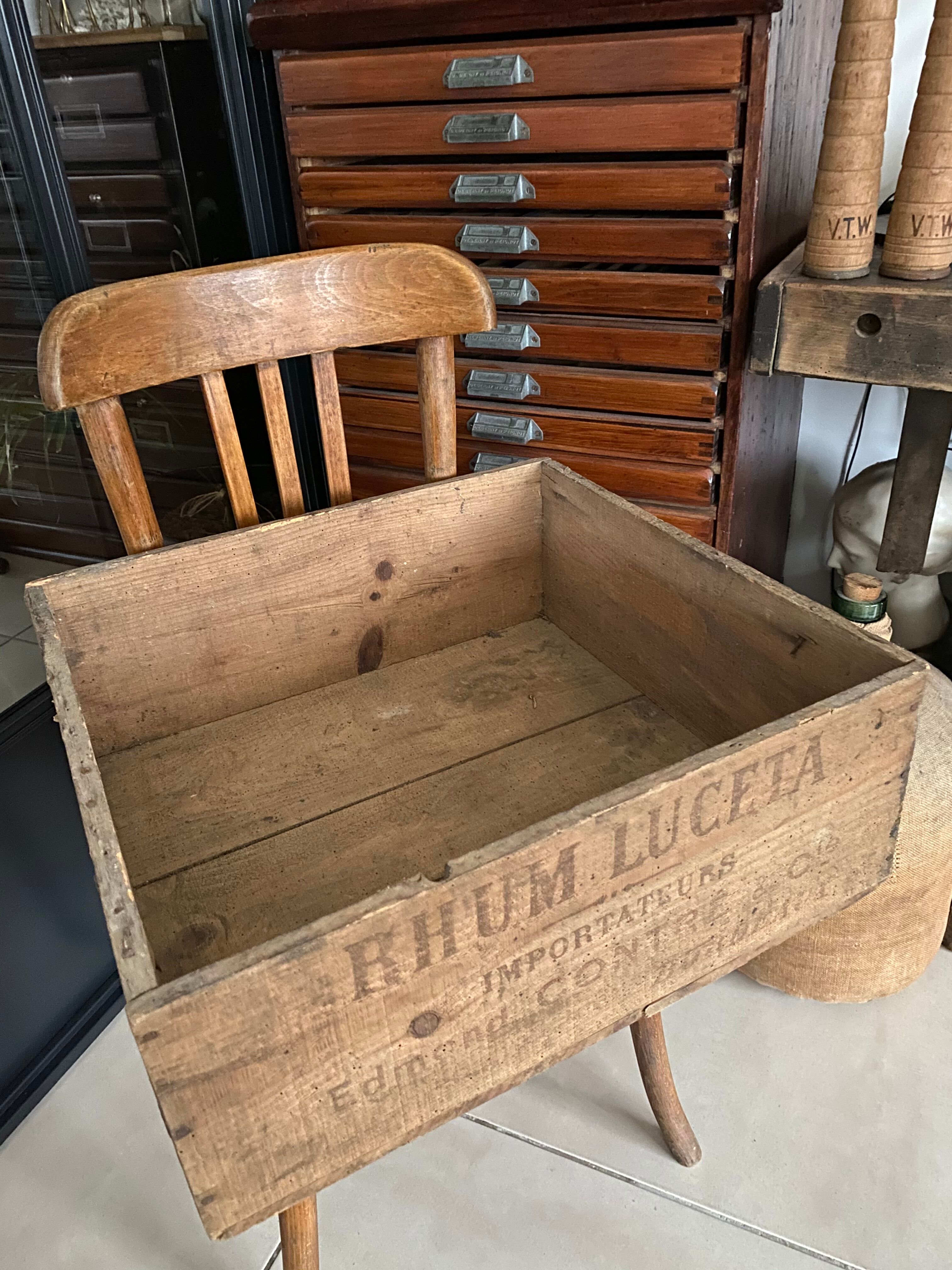 Ancienne caisse en bois « Rhum Luceta »