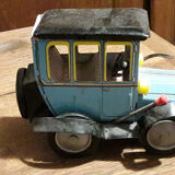Voiture ancienne en métal